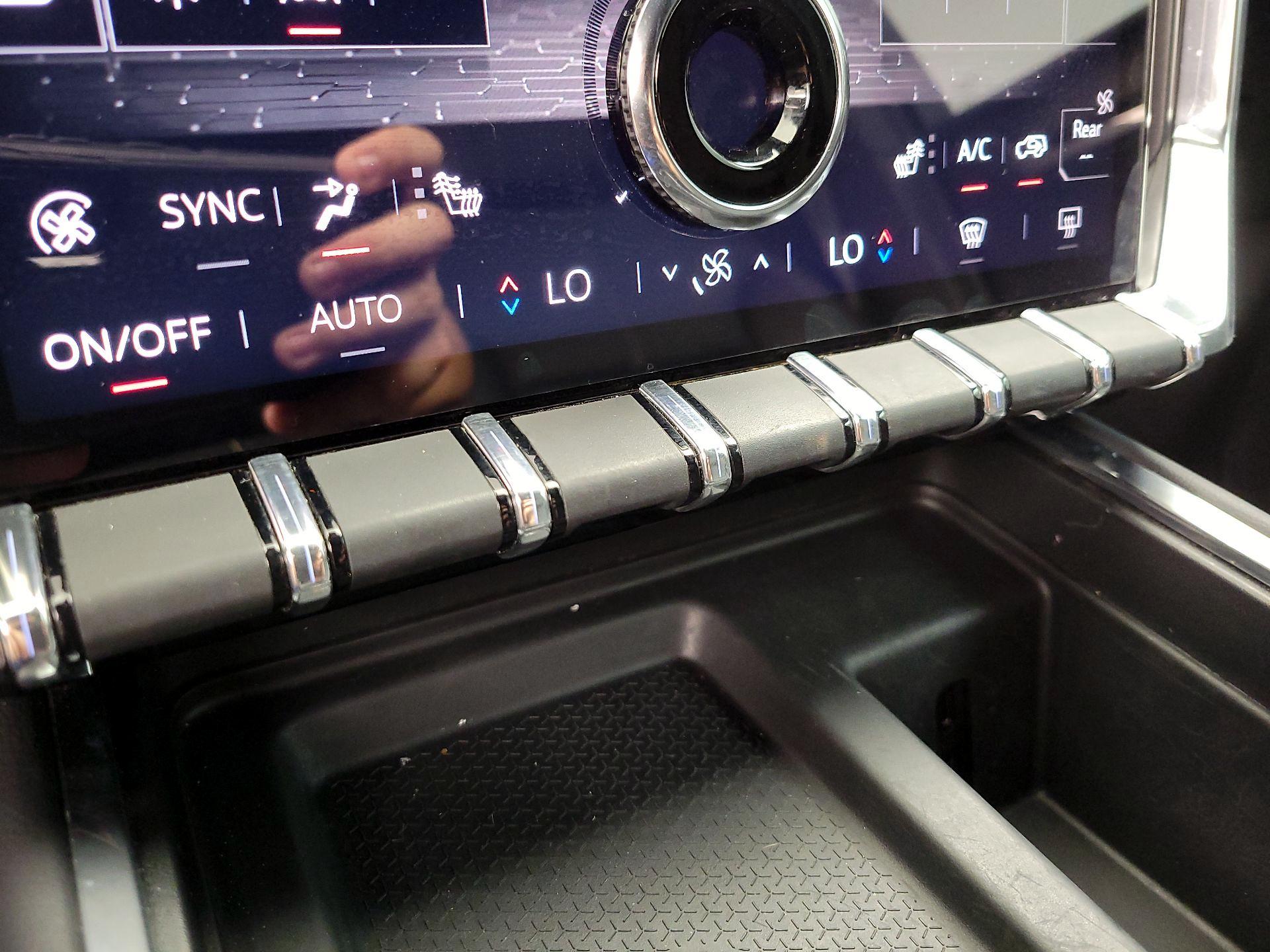 Thumbnail: 2024 GMC Acadia - 16