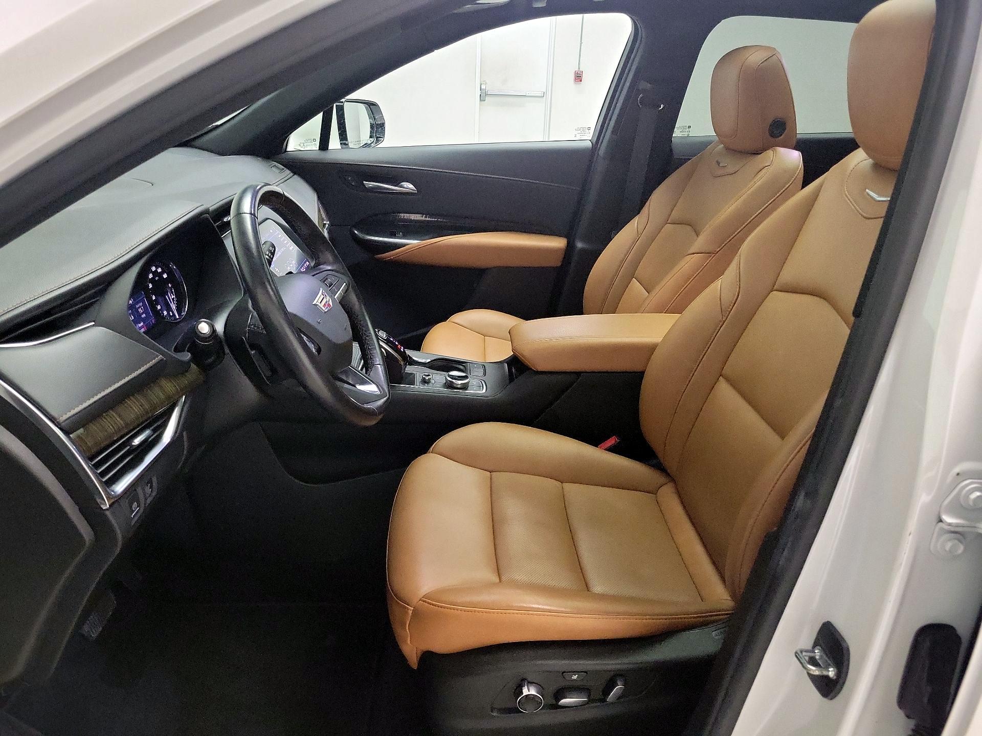 Thumbnail: 2023 Cadillac XT4 - 11