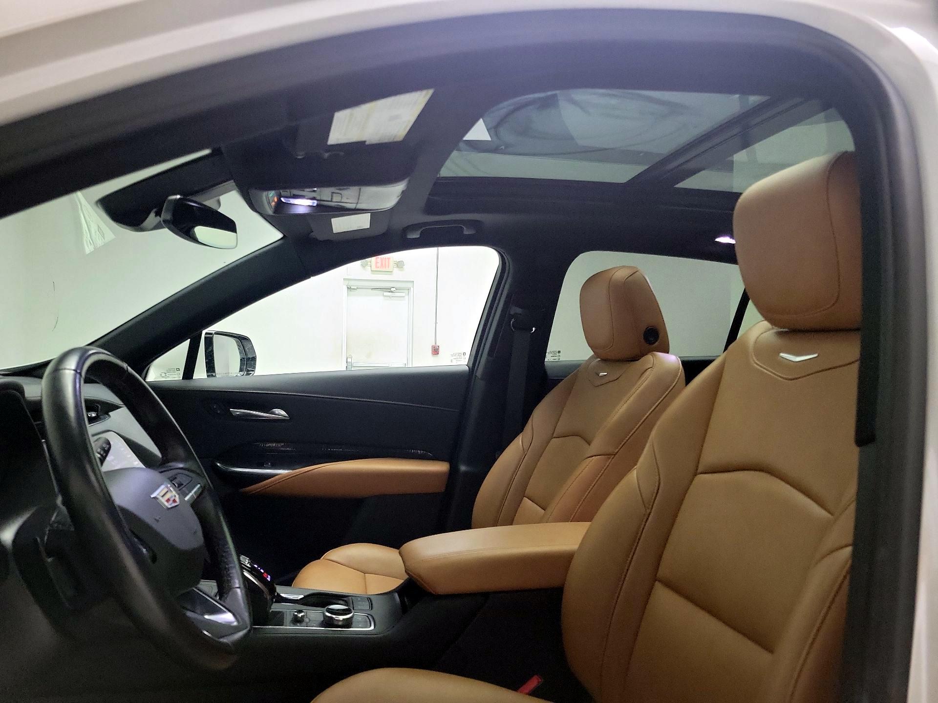 Thumbnail: 2023 Cadillac XT4 - 19