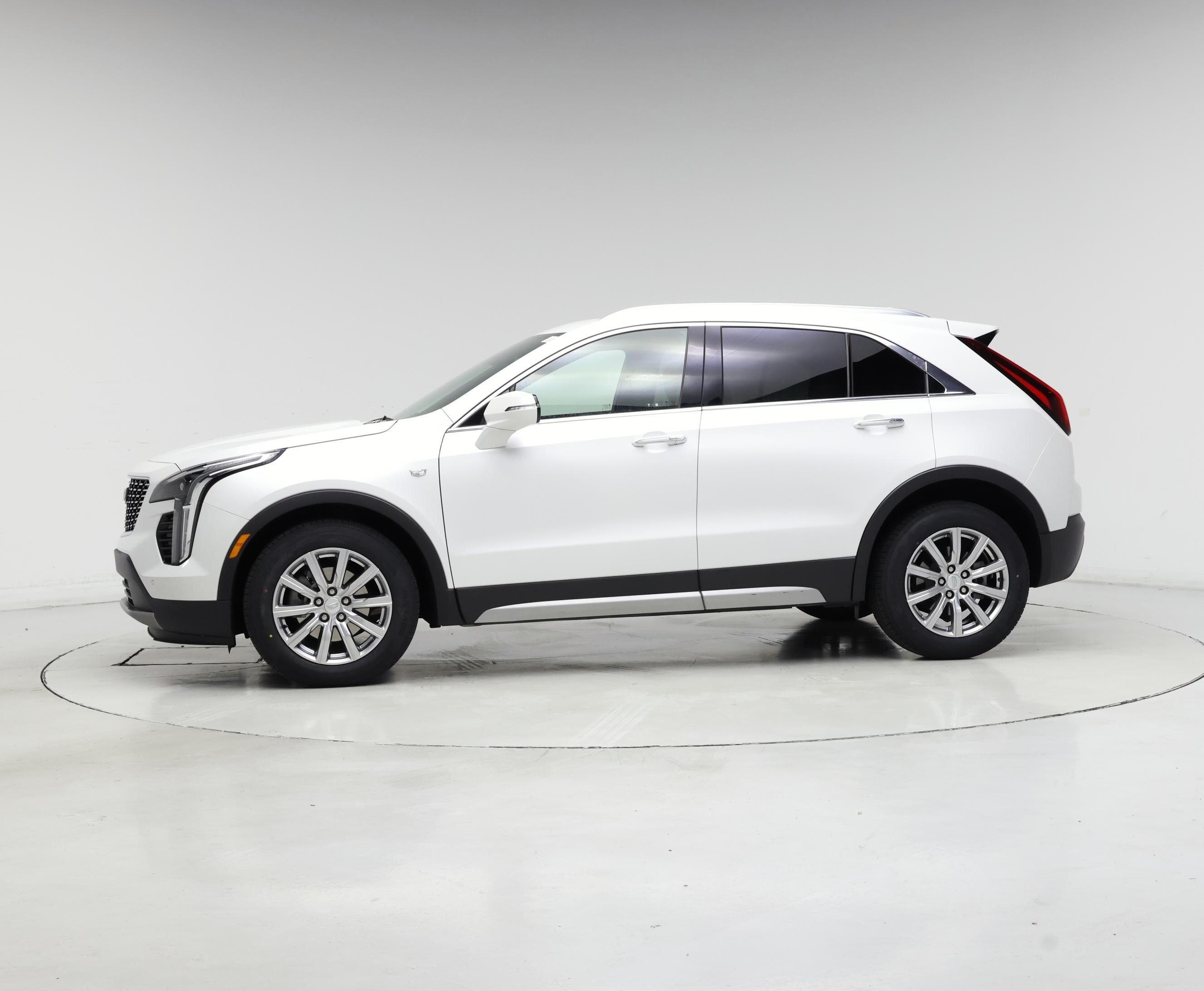 Thumbnail: 2023 Cadillac XT4 - 3