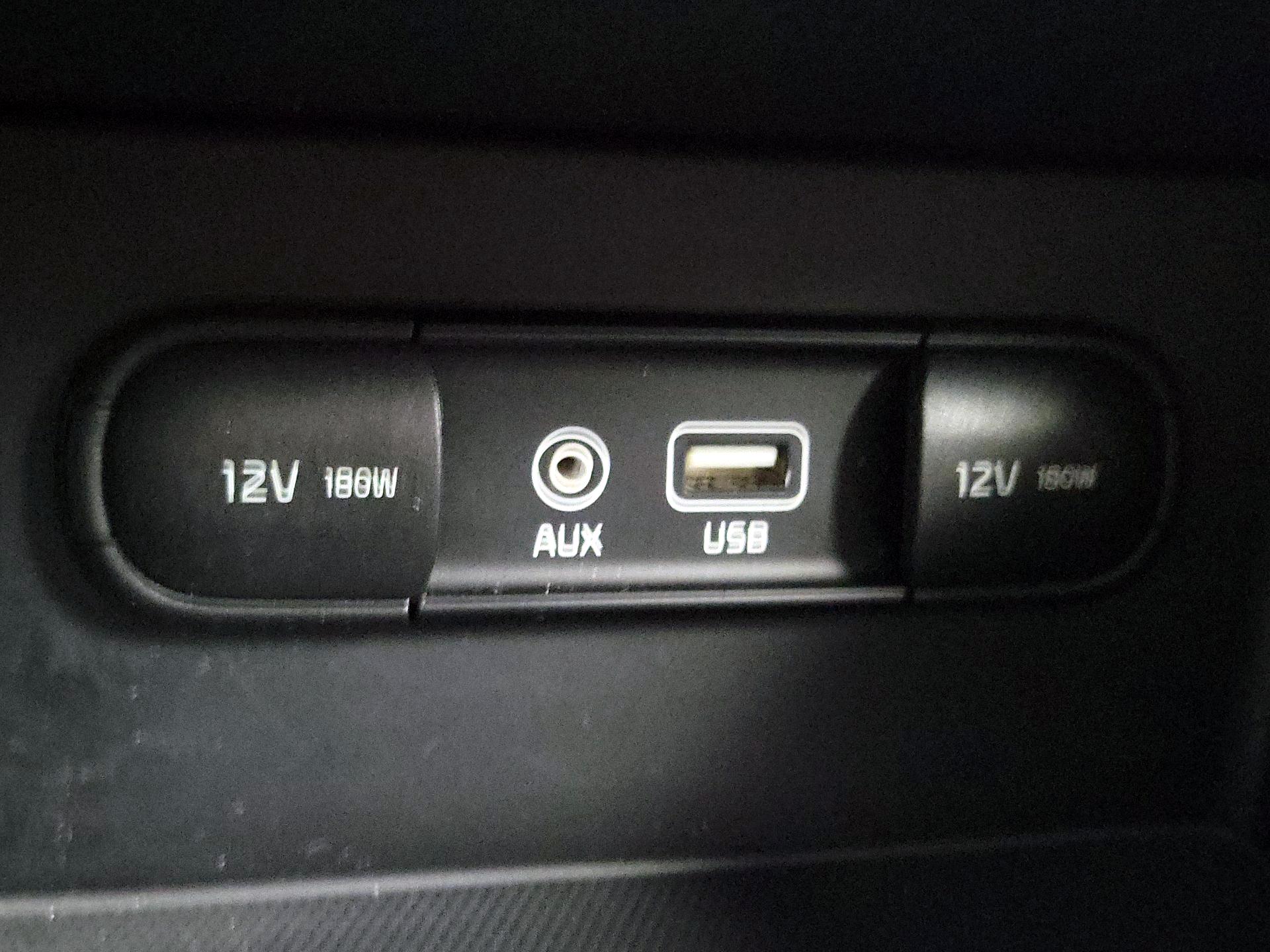 Thumbnail: 2018 Kia Niro - 18