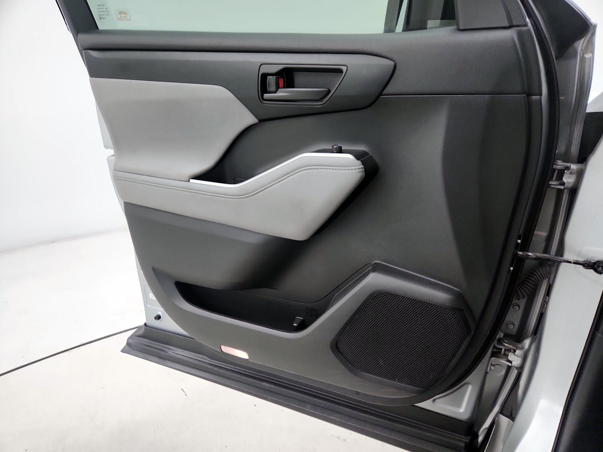 Thumbnail: 2020 Toyota Highlander - 12