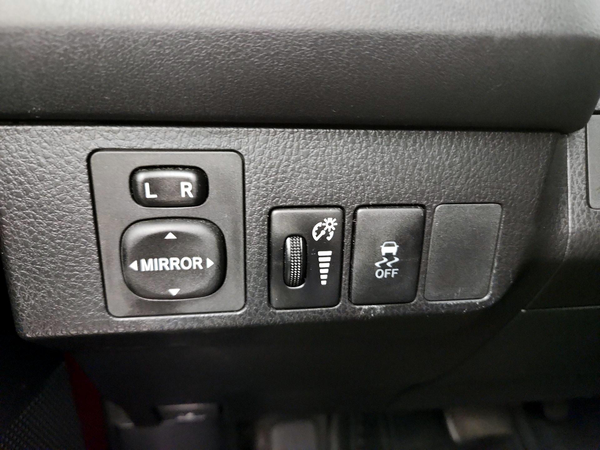 Thumbnail: 2014 Toyota RAV4 - 13