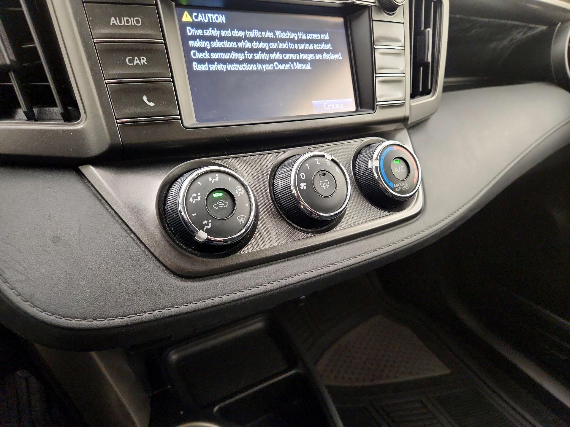 Thumbnail: 2014 Toyota RAV4 - 16