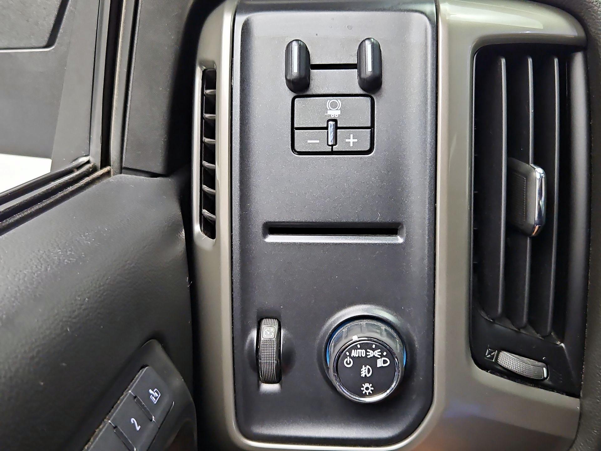 Thumbnail: 2017 Chevrolet Silverado 1500 - 13