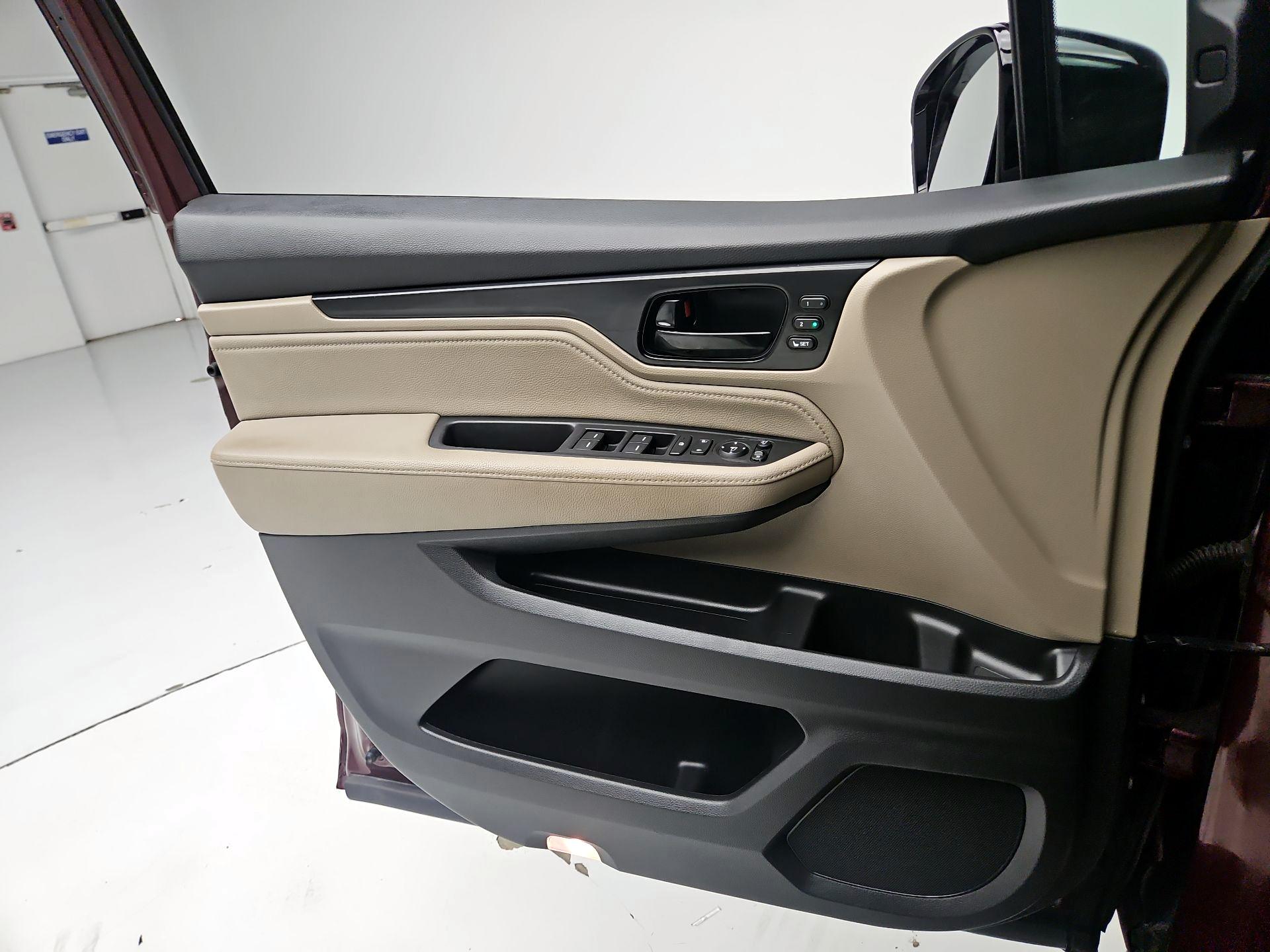 Thumbnail: 2019 Honda Odyssey - 12