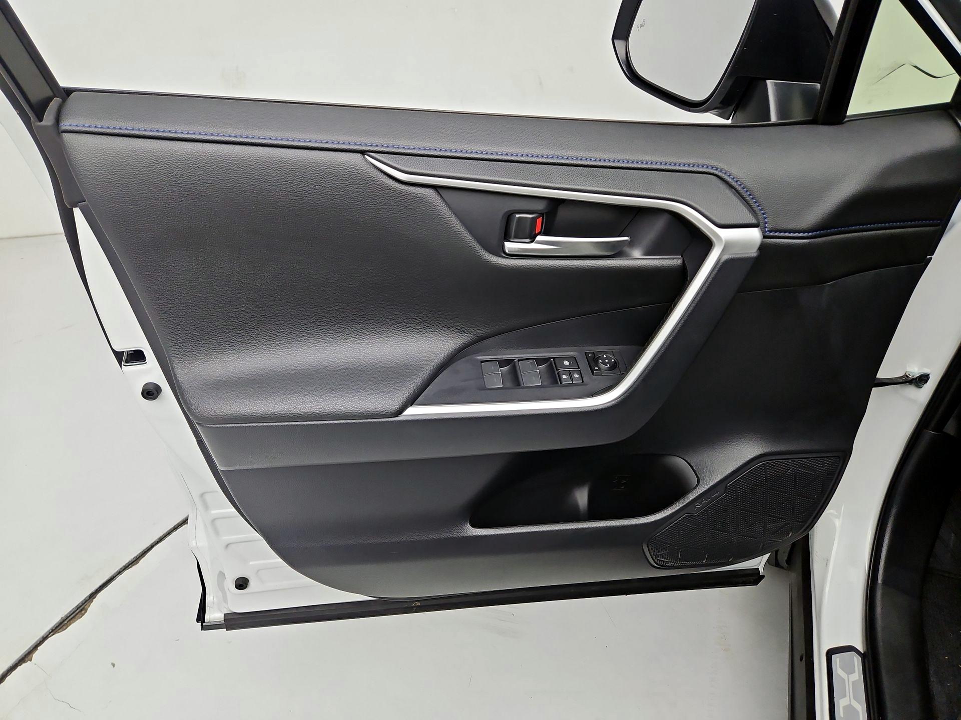Thumbnail: 2025 Toyota RAV4 - 10