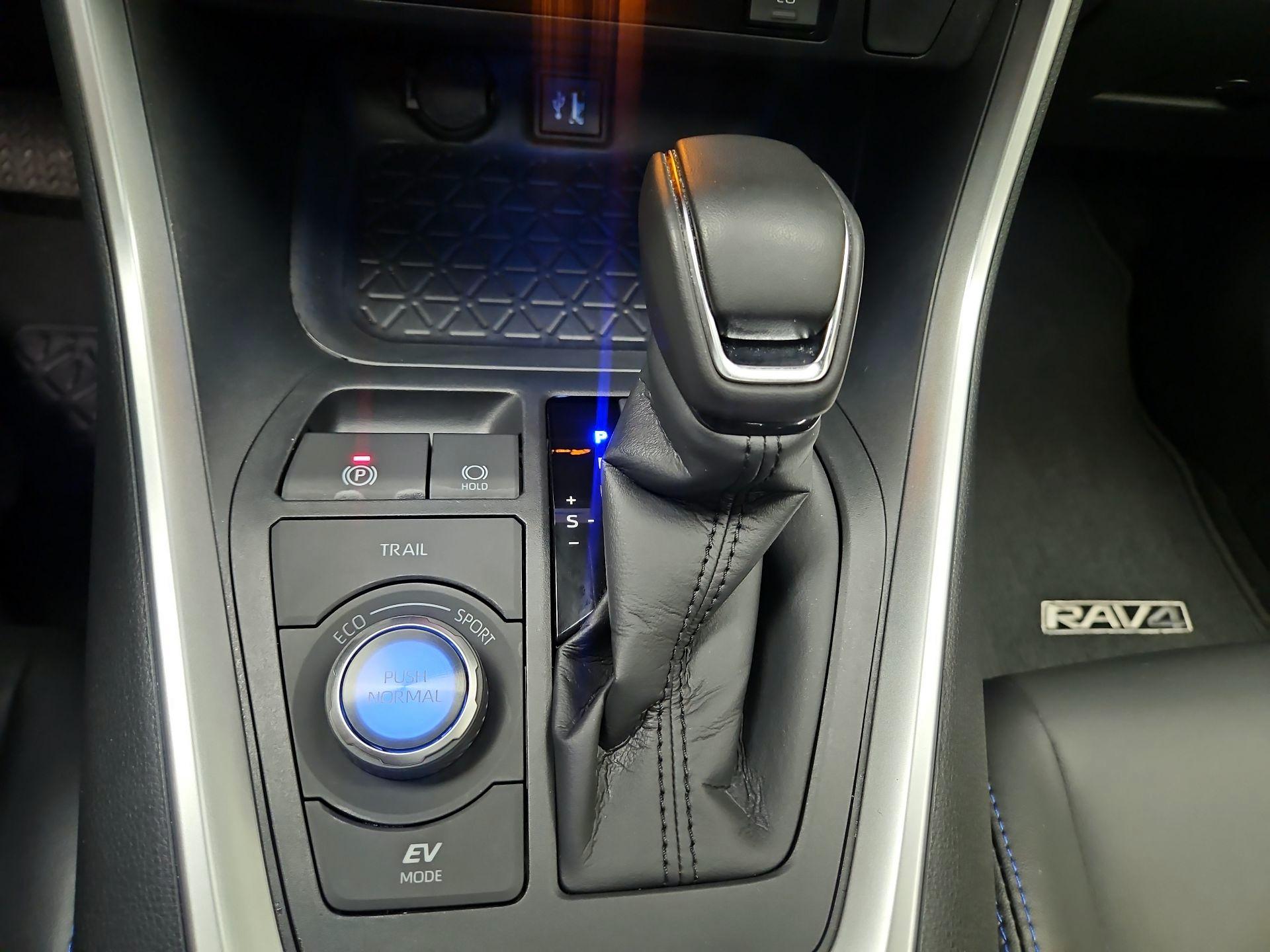 Thumbnail: 2025 Toyota RAV4 - 15