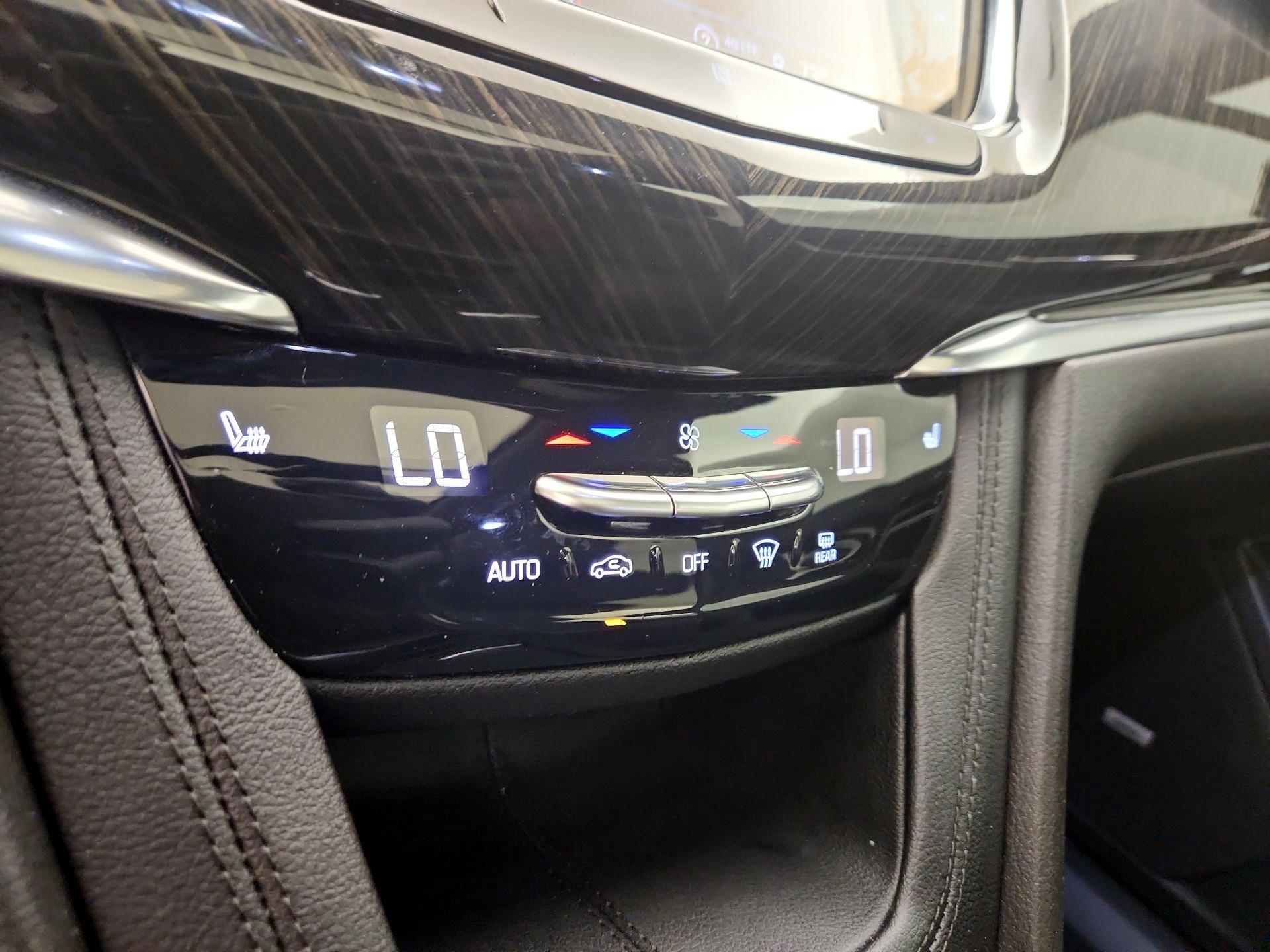 Thumbnail: 2021 Cadillac XT6 - 17