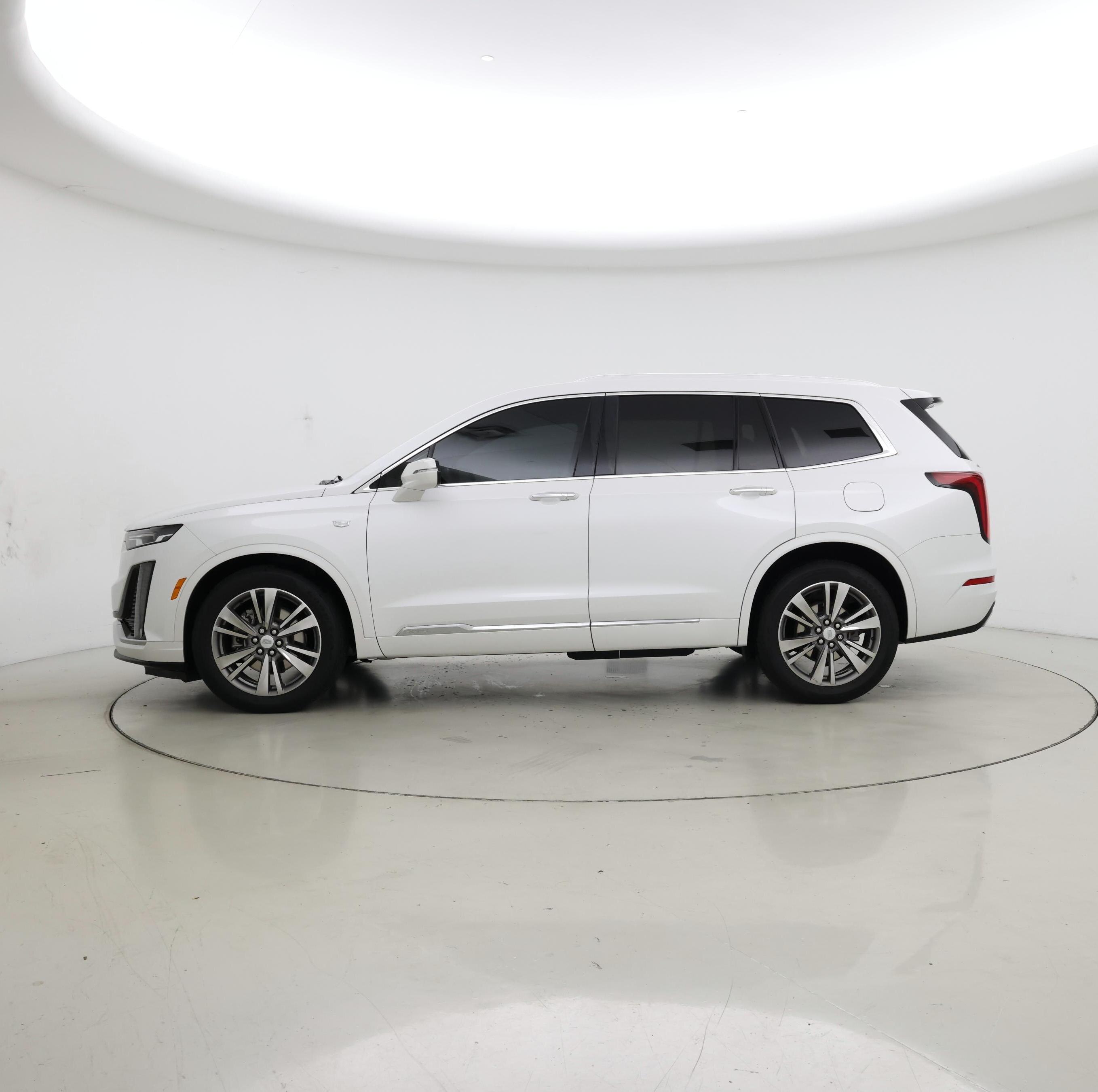 Thumbnail: 2021 Cadillac XT6 - 3