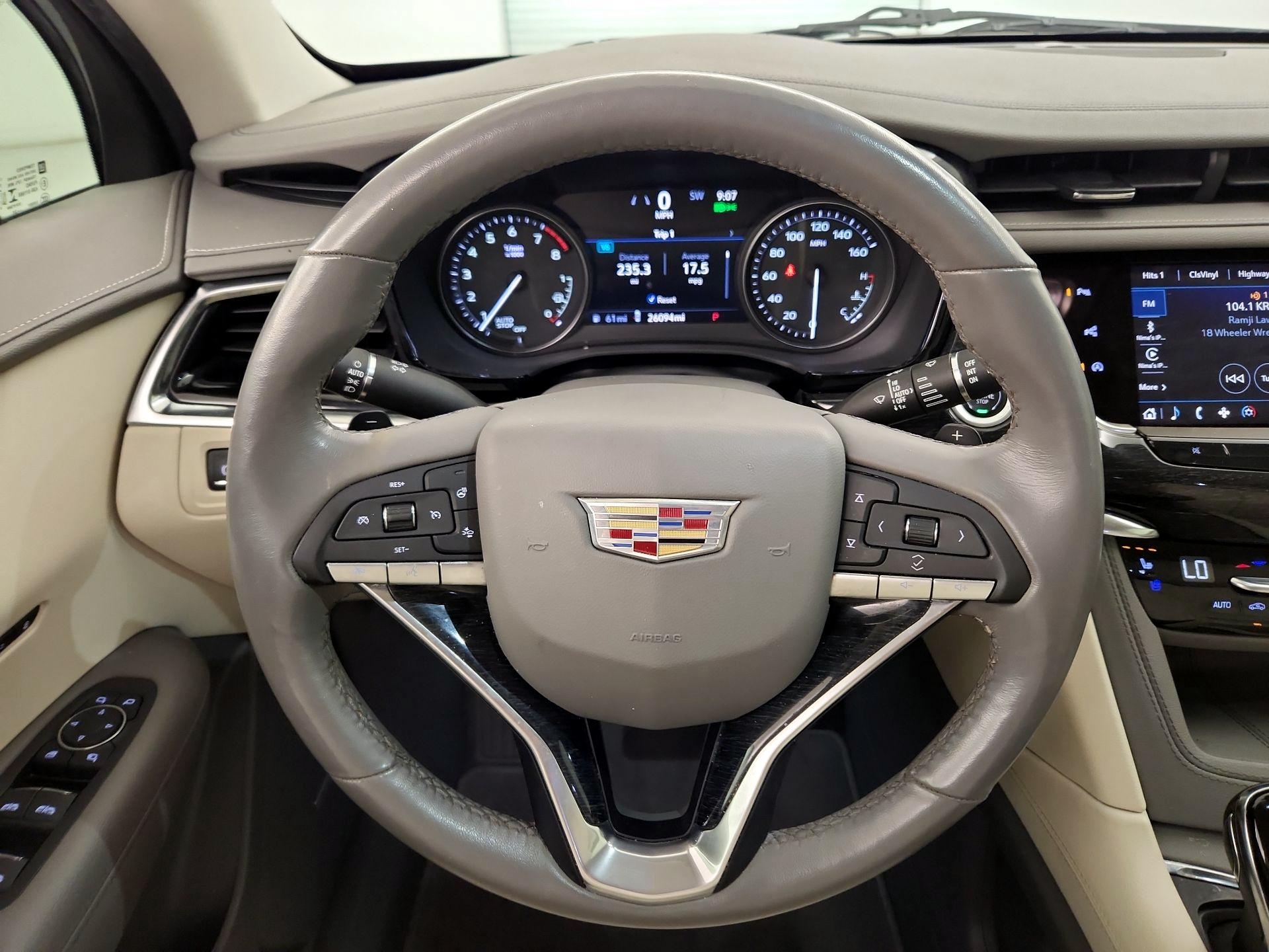 Thumbnail: 2022 Cadillac XT6 - 10