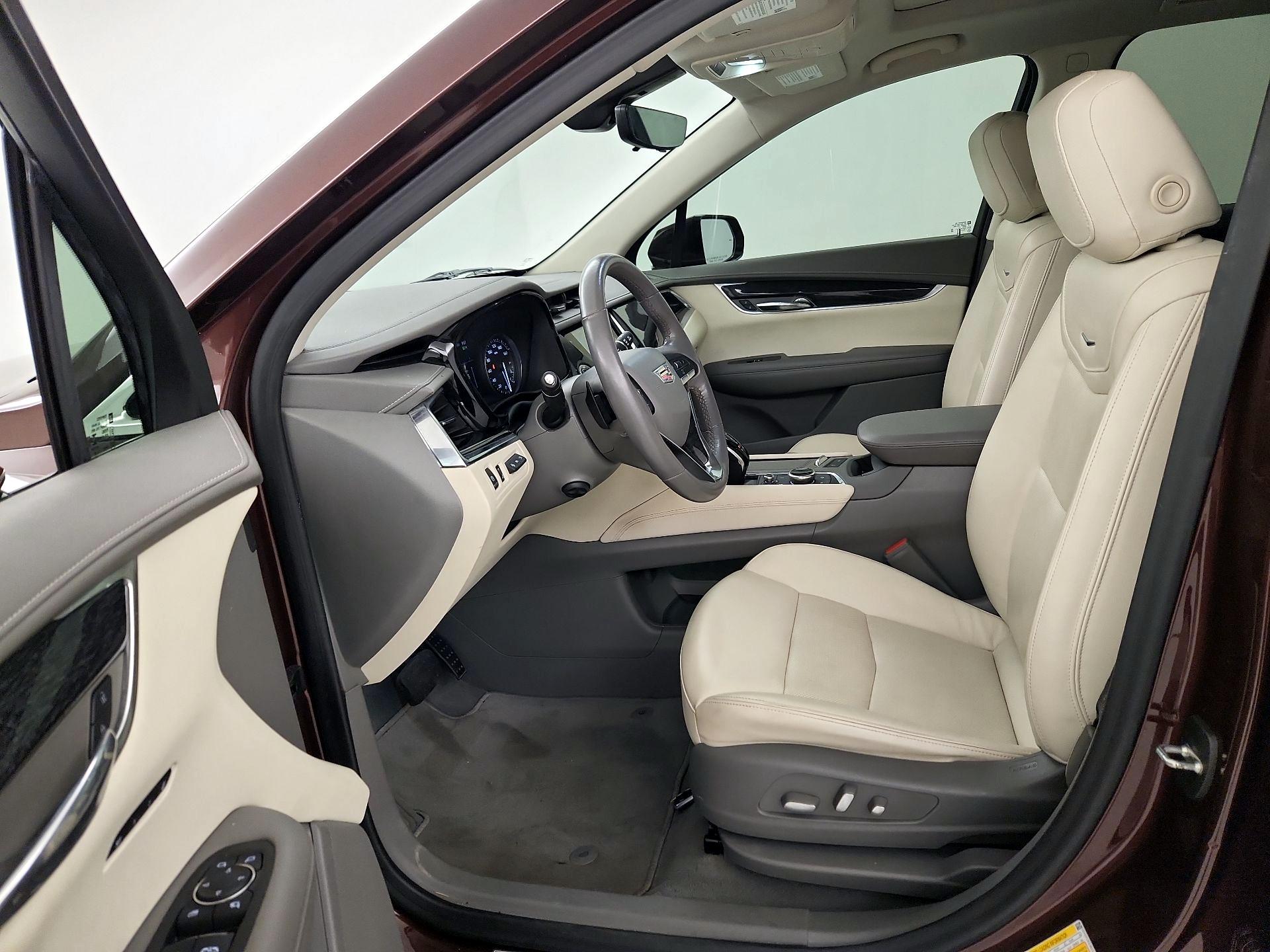 Thumbnail: 2022 Cadillac XT6 - 11