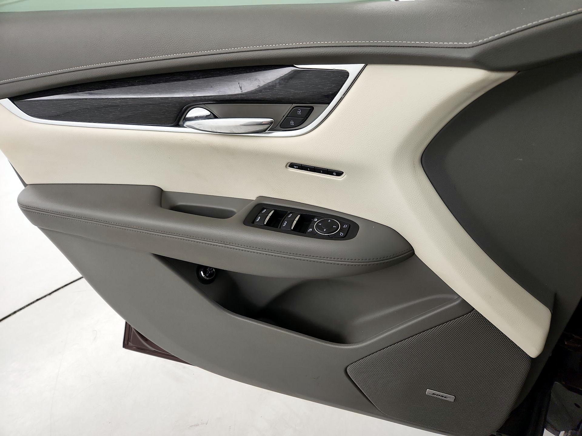 Thumbnail: 2022 Cadillac XT6 - 12