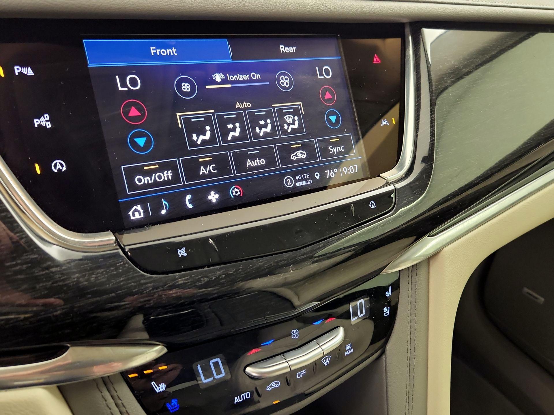 Thumbnail: 2022 Cadillac XT6 - 16