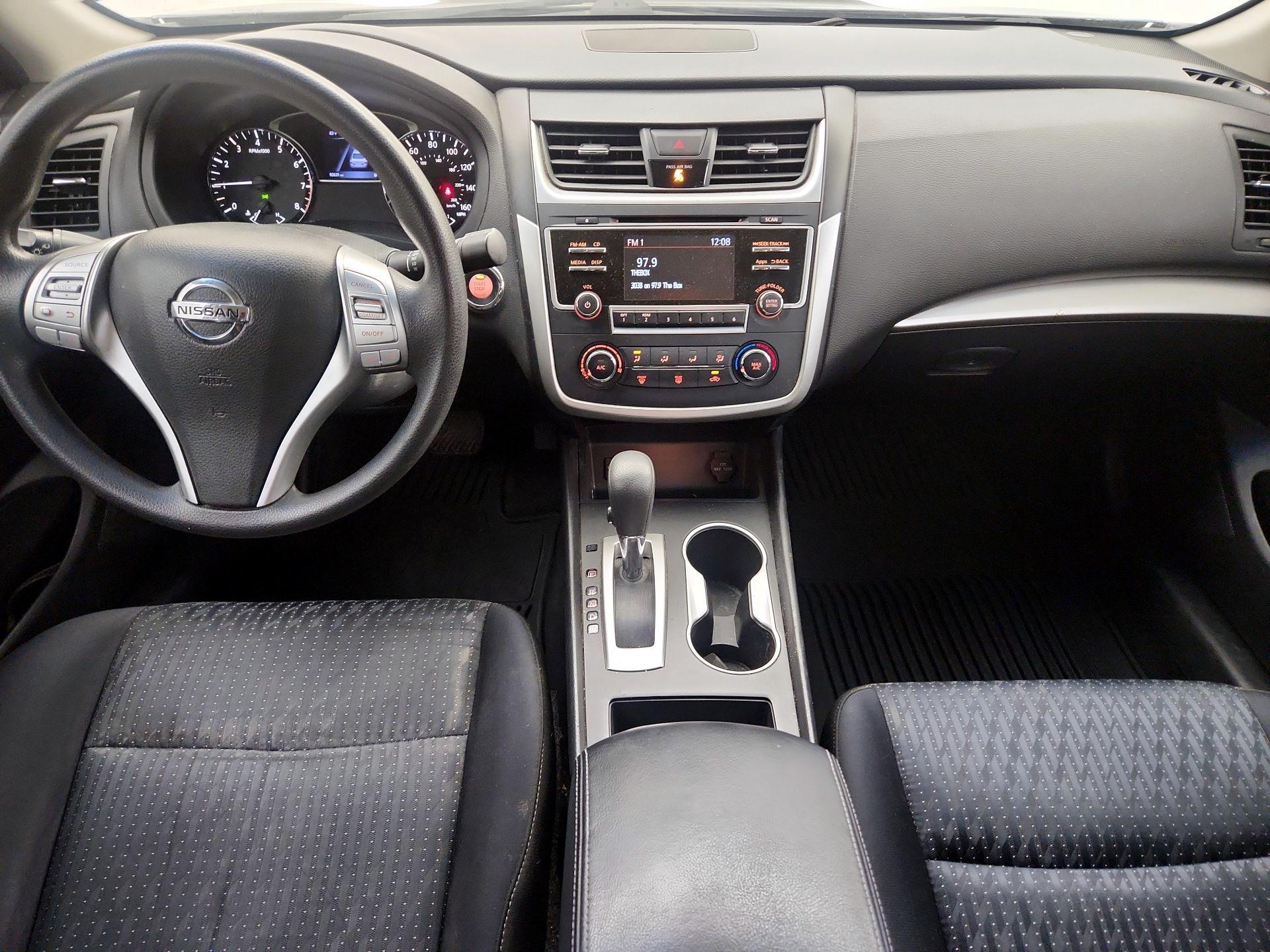 Thumbnail: 2016 Nissan Altima - 9