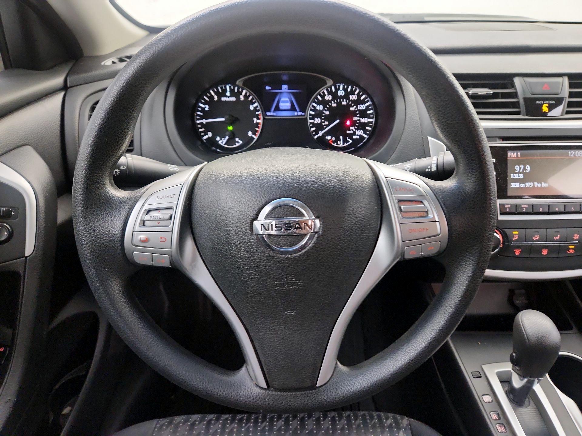 Thumbnail: 2016 Nissan Altima - 10