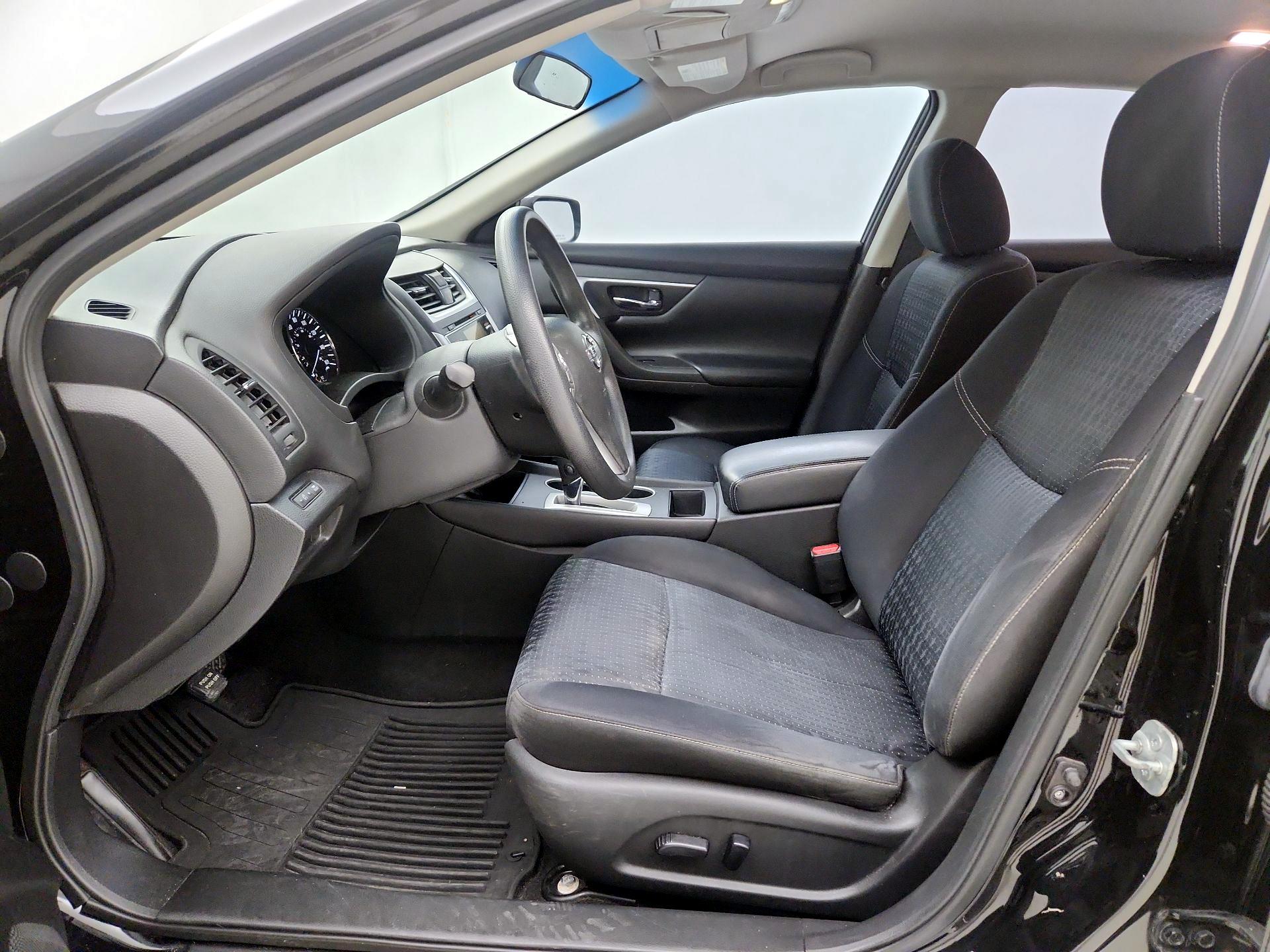 Thumbnail: 2016 Nissan Altima - 11