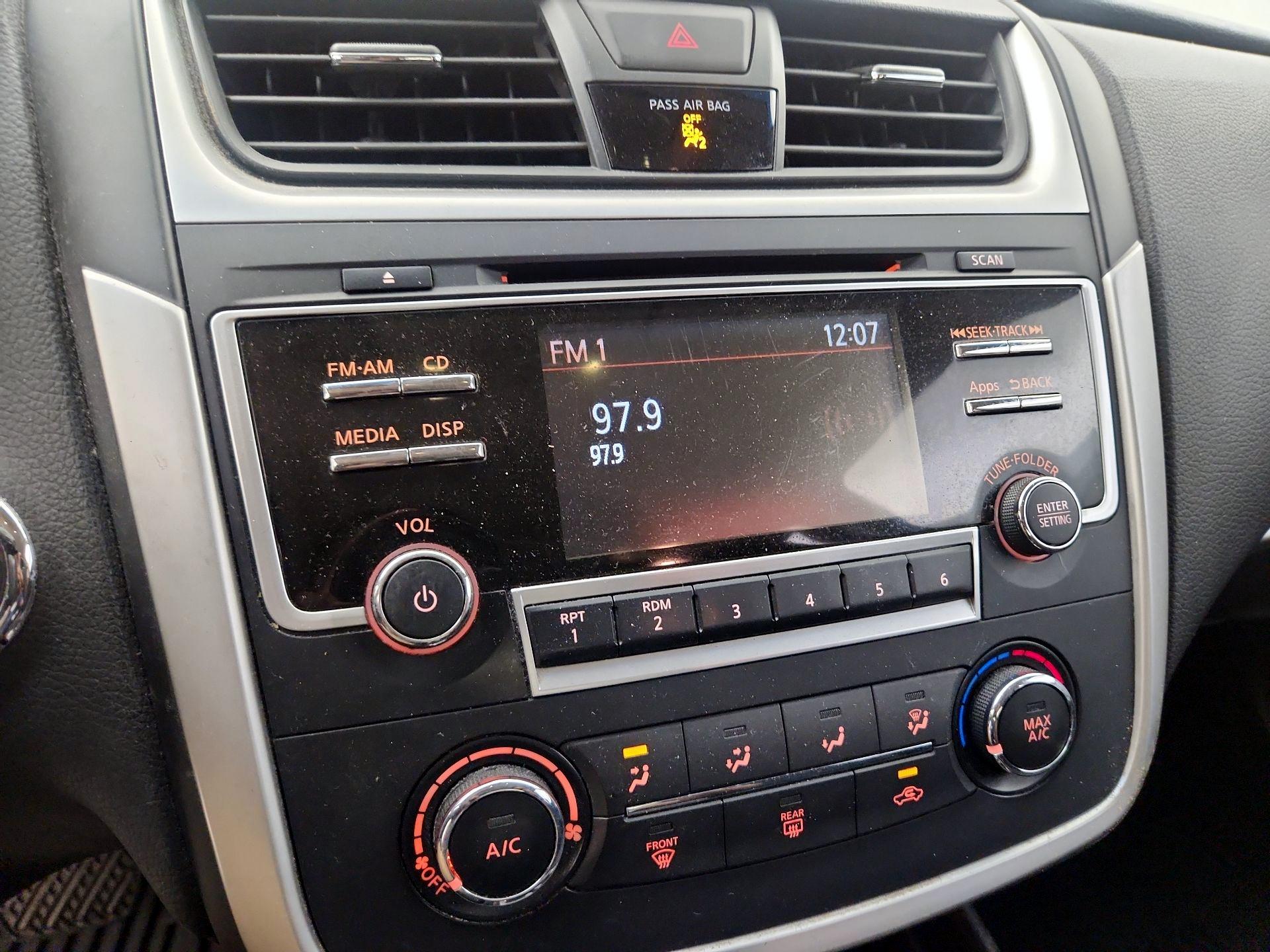 Thumbnail: 2016 Nissan Altima - 15