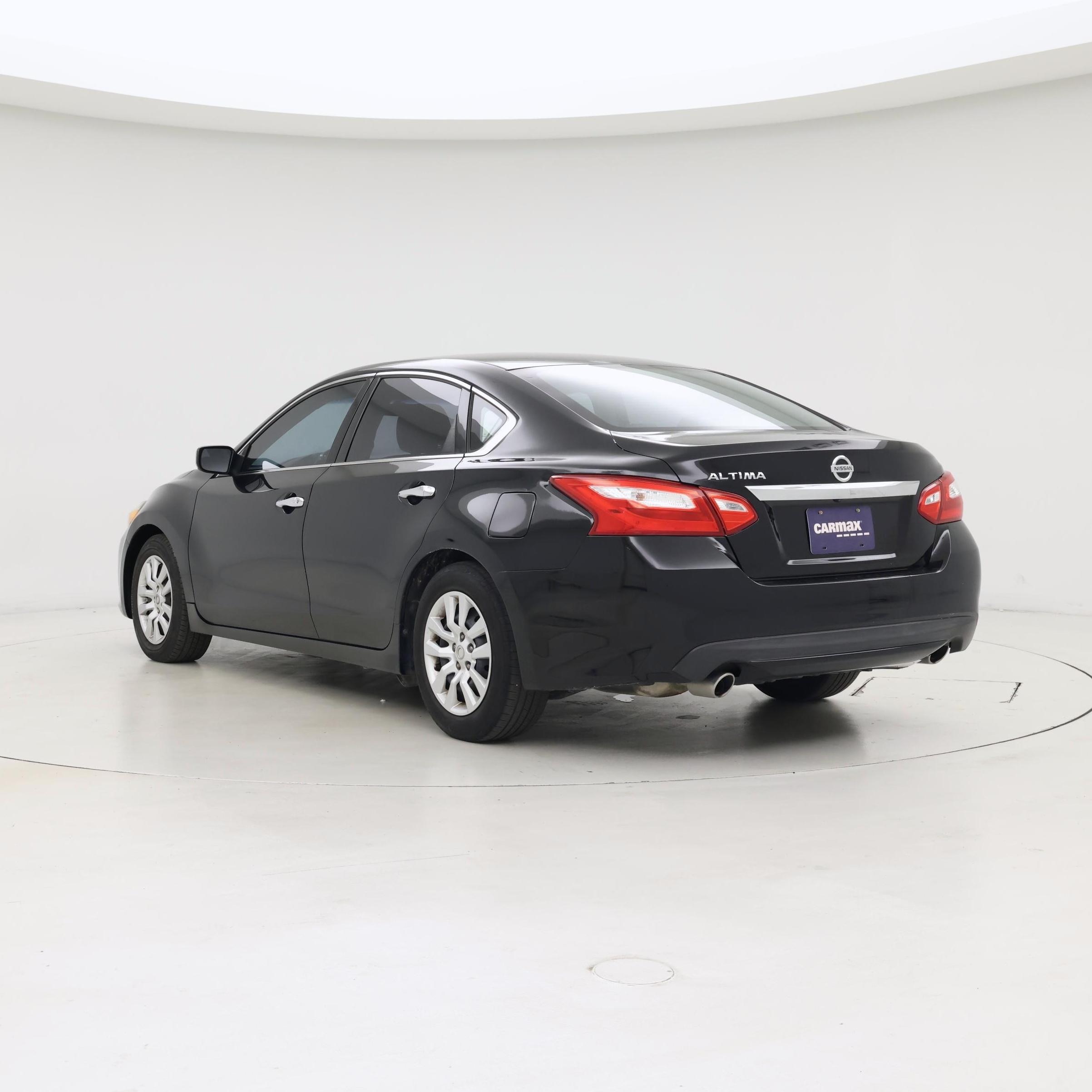 Thumbnail: 2016 Nissan Altima - 2