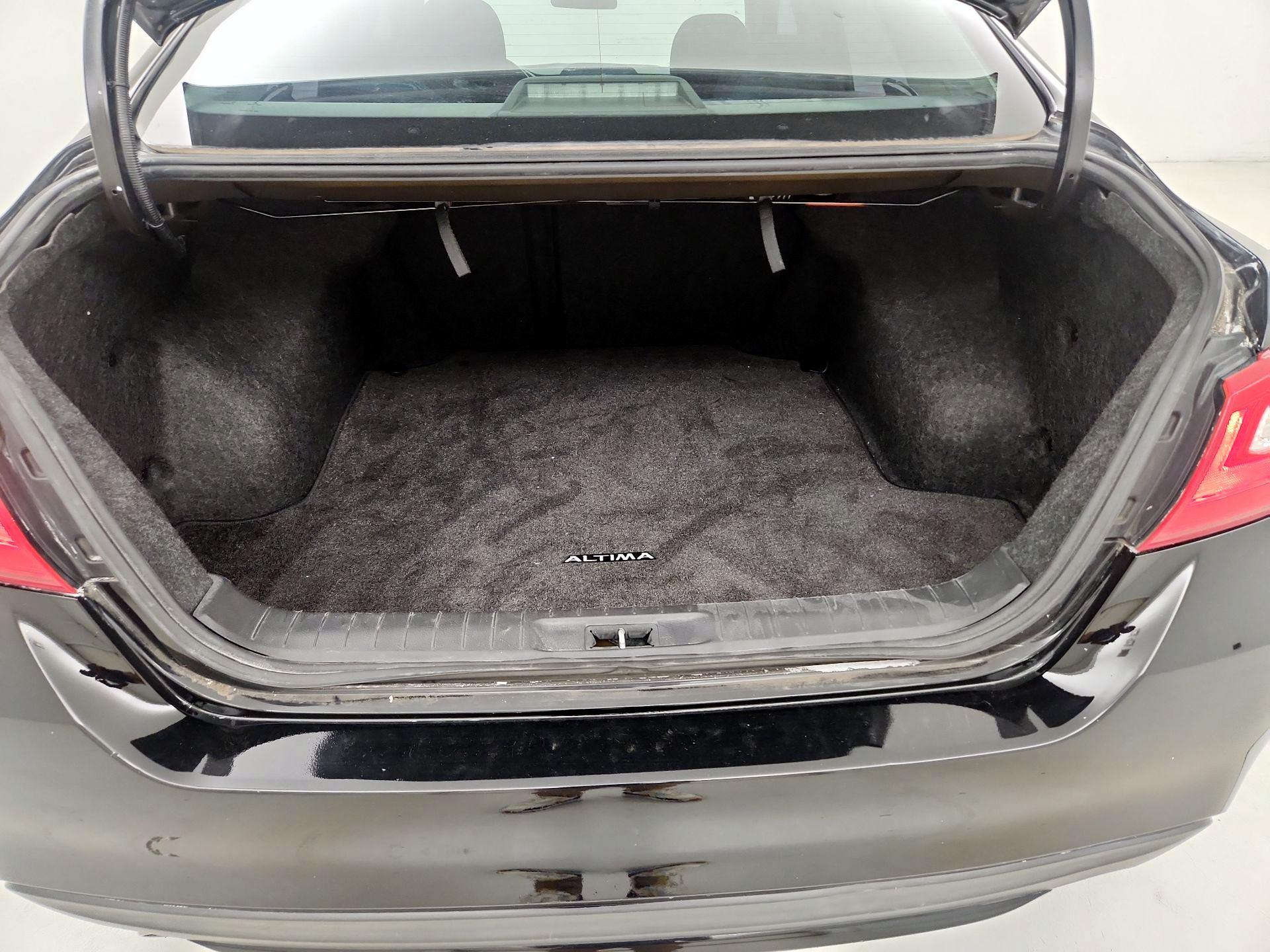 Thumbnail: 2016 Nissan Altima - 20