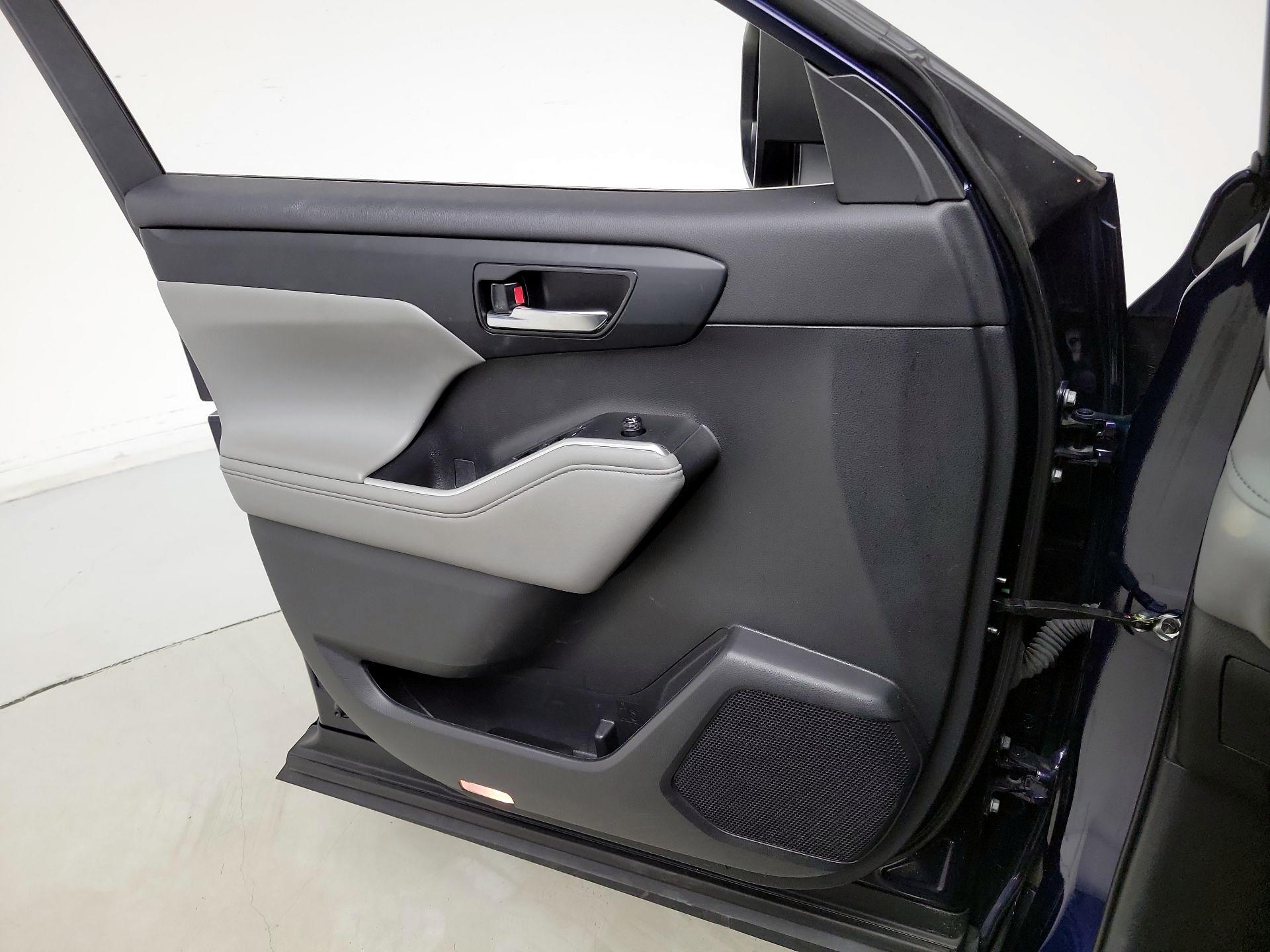 Thumbnail: 2022 Toyota Highlander - 12