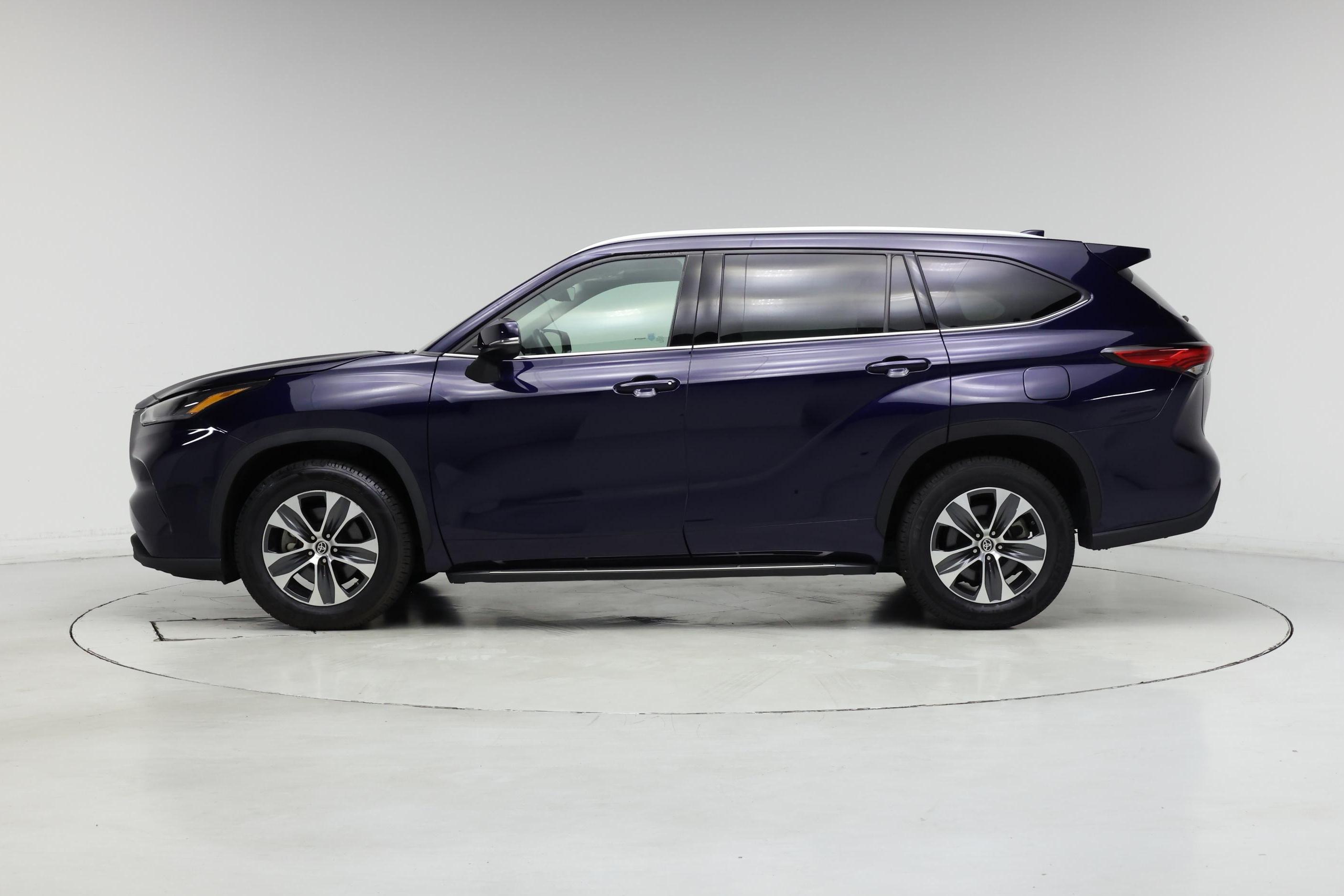 Thumbnail: 2022 Toyota Highlander - 3