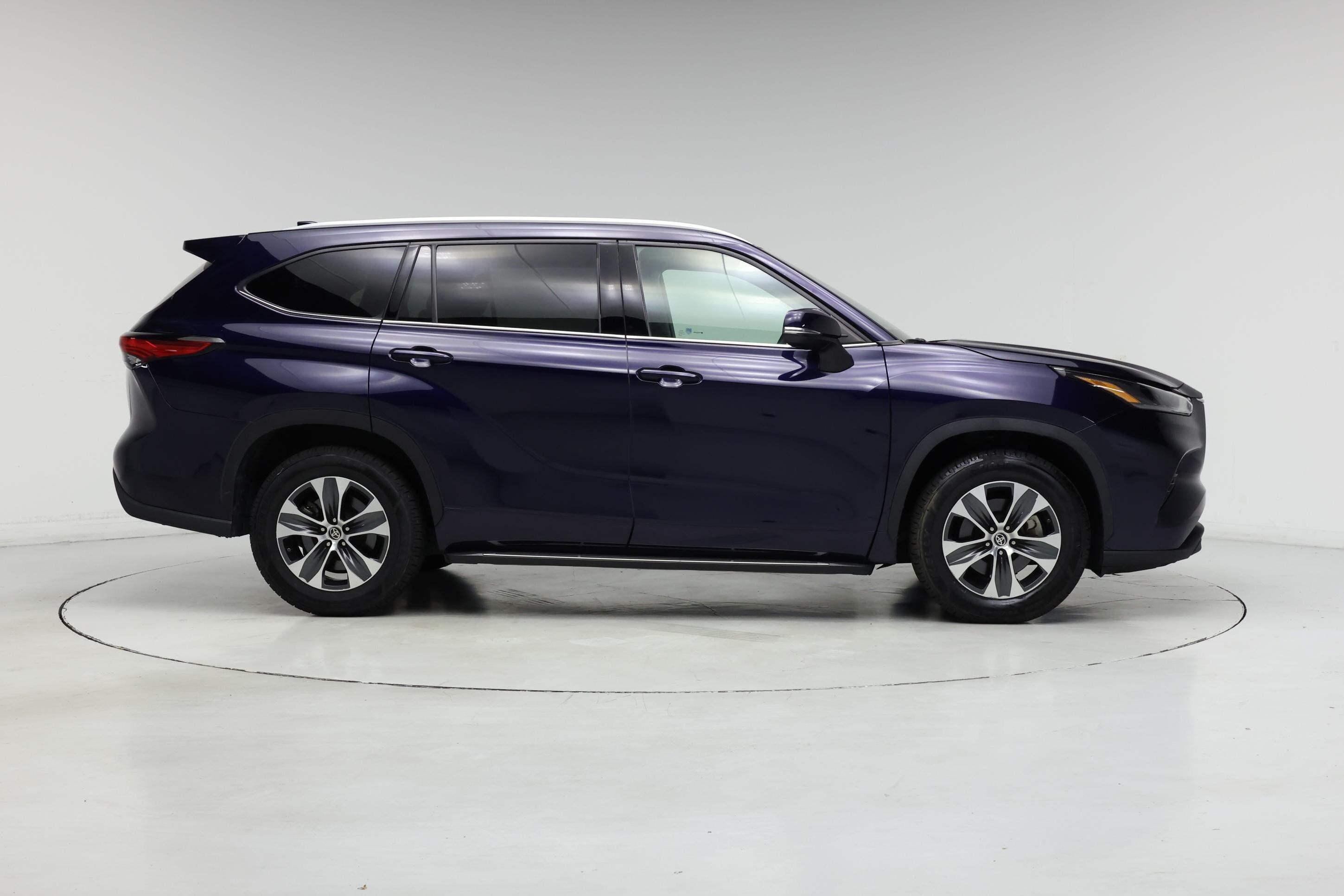 Thumbnail: 2022 Toyota Highlander - 7