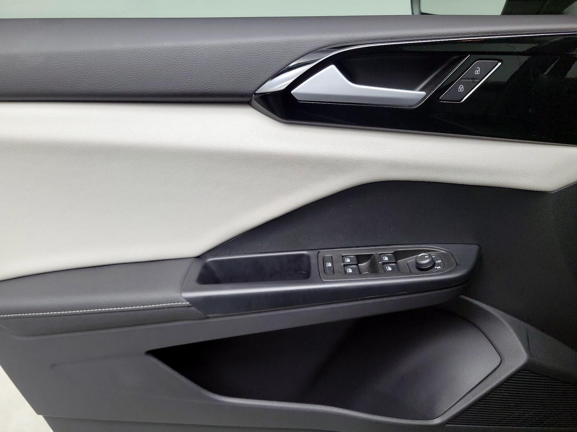 Thumbnail: 2025 Volkswagen Taos - 12