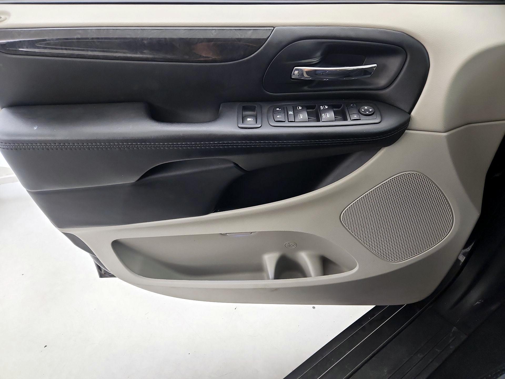 Thumbnail: 2017 Dodge Grand Caravan - 12