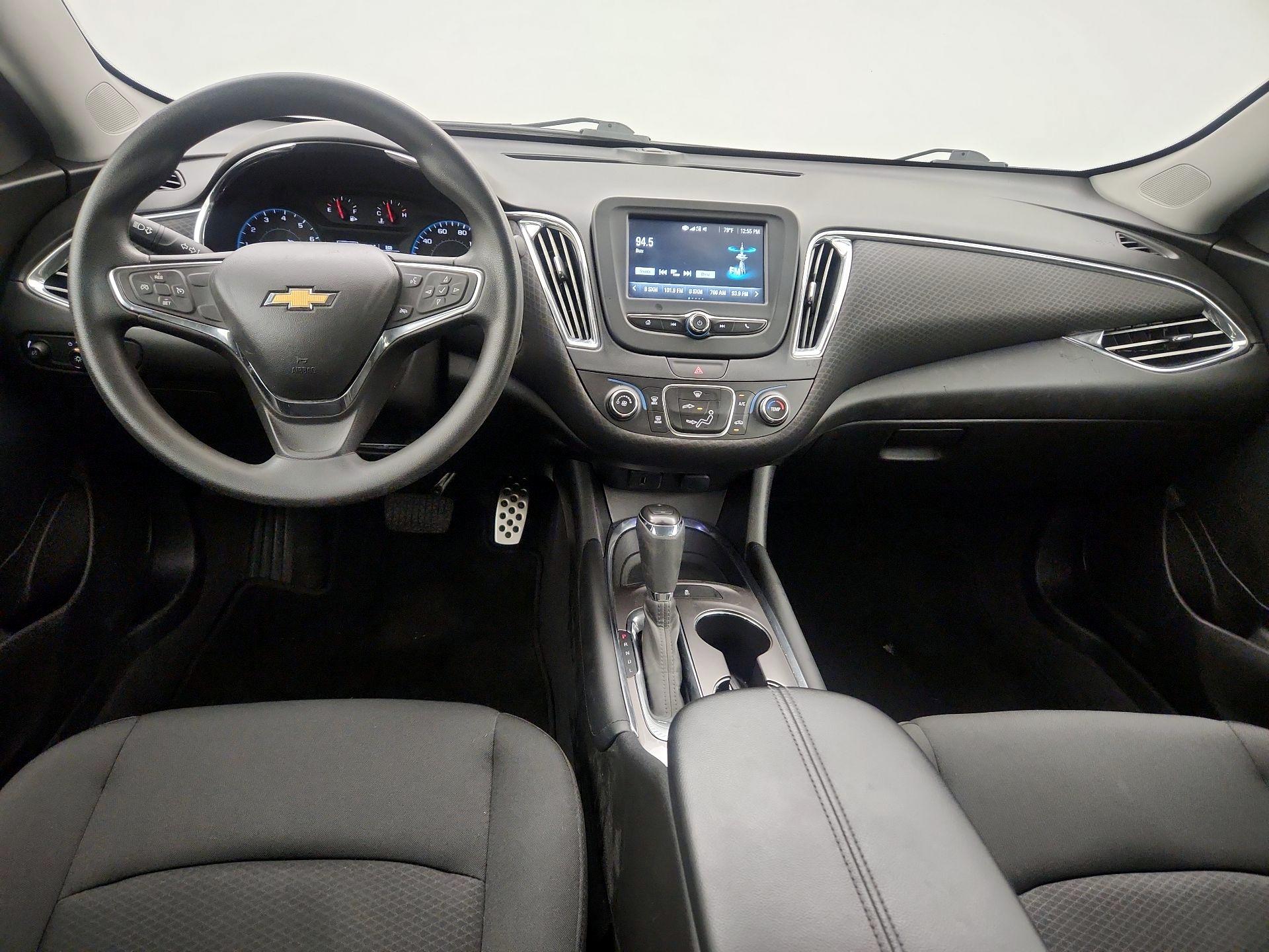 Thumbnail: 2017 Chevrolet Malibu - 9