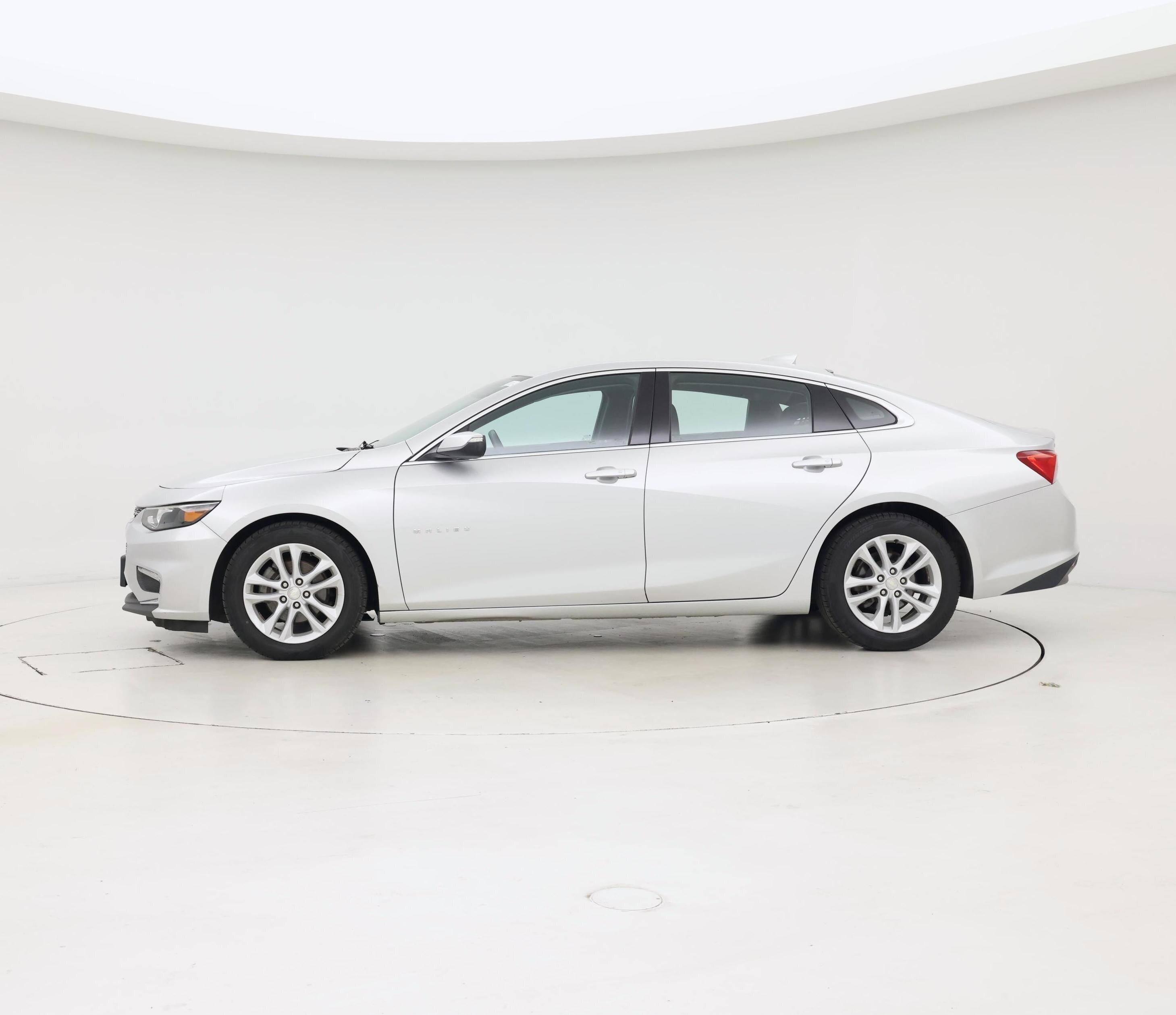 Thumbnail: 2017 Chevrolet Malibu - 3