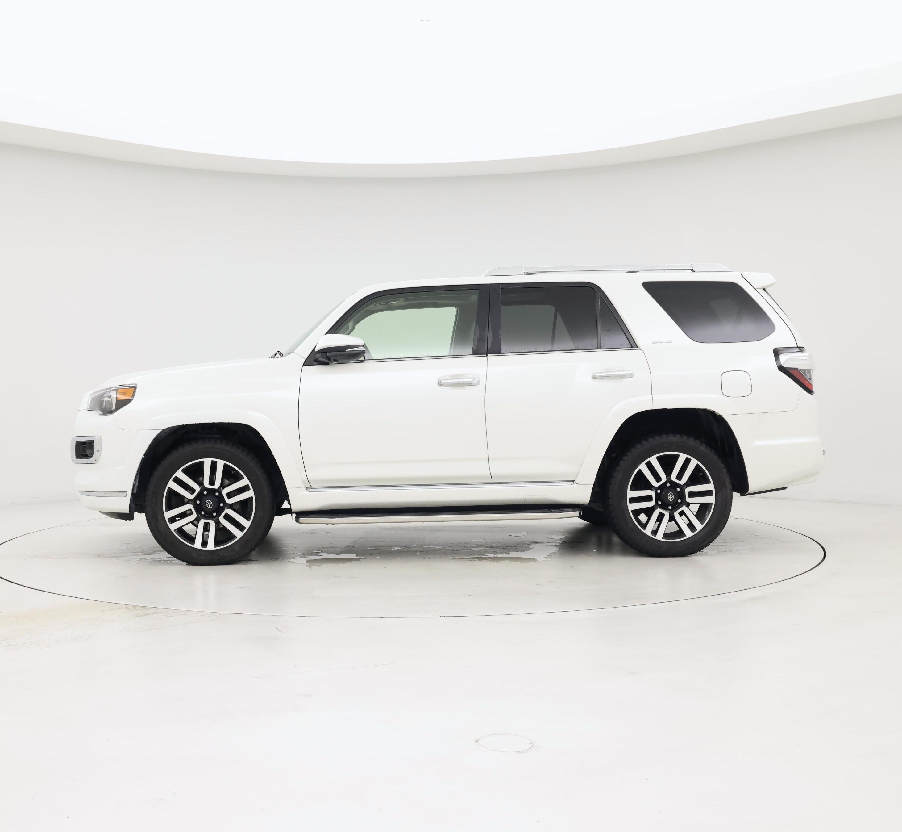 Thumbnail: 2015 Toyota 4Runner - 3