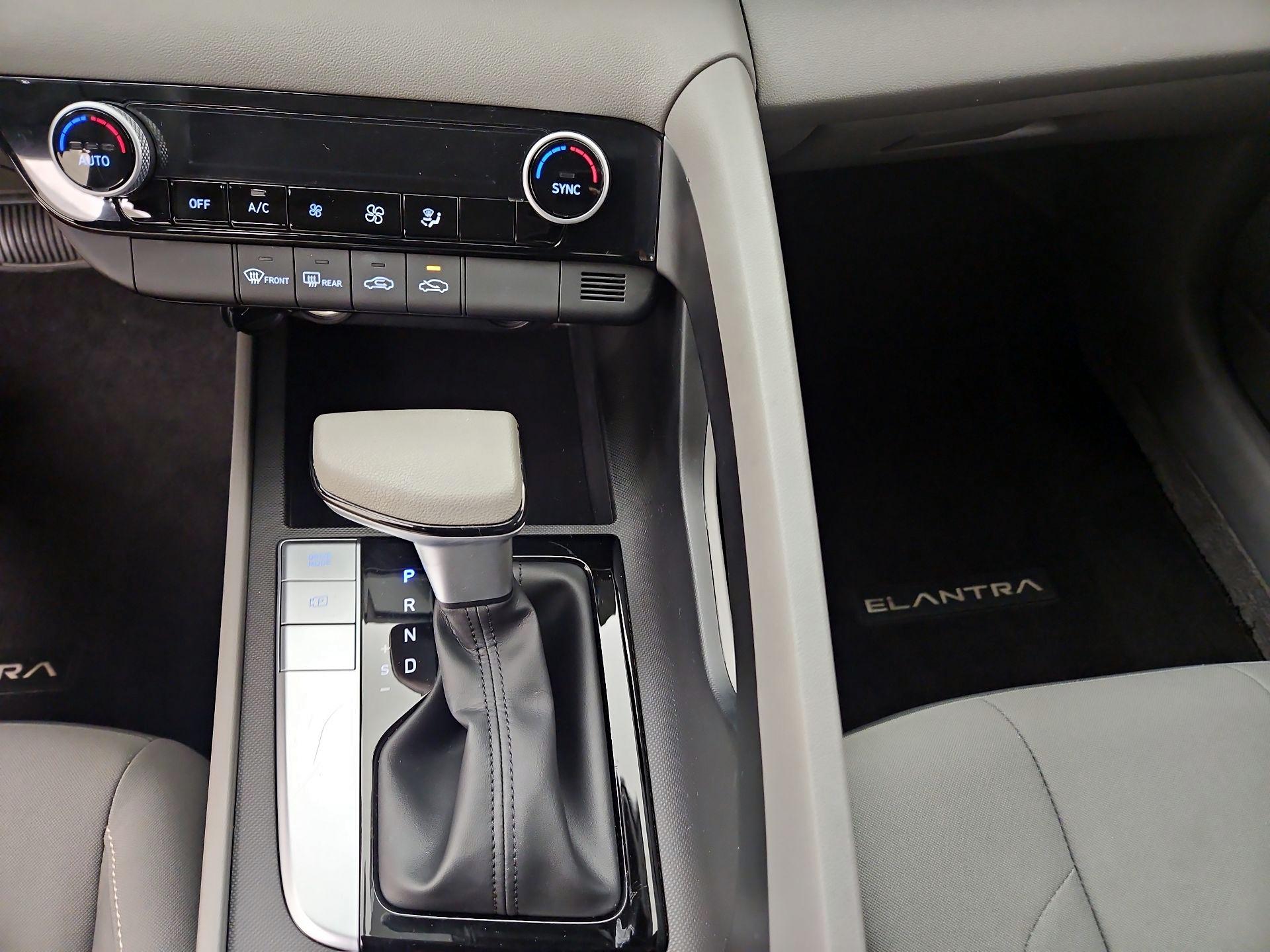 Thumbnail: 2023 Hyundai Elantra - 17