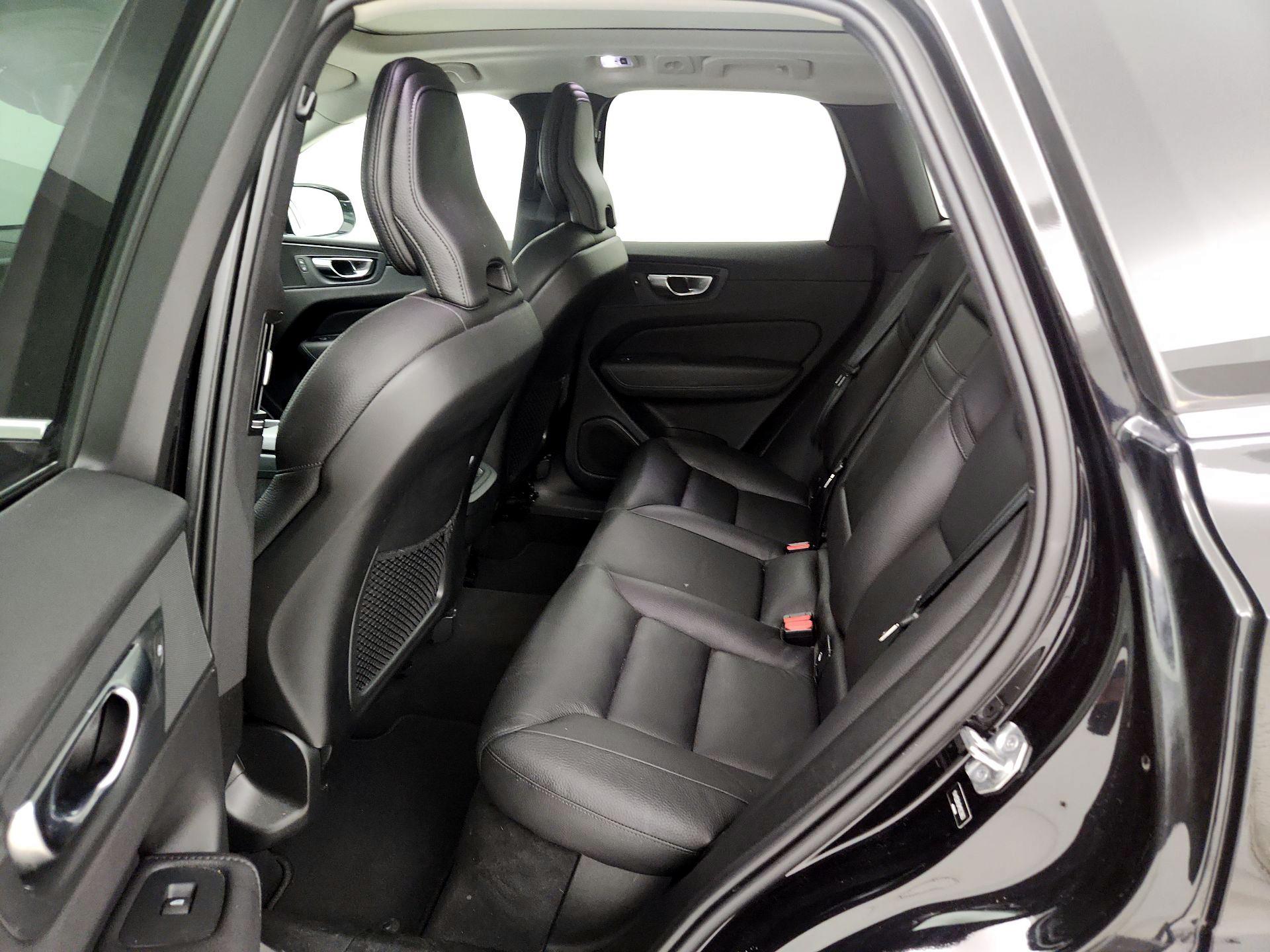 Thumbnail: 2021 Volvo XC60 - 20