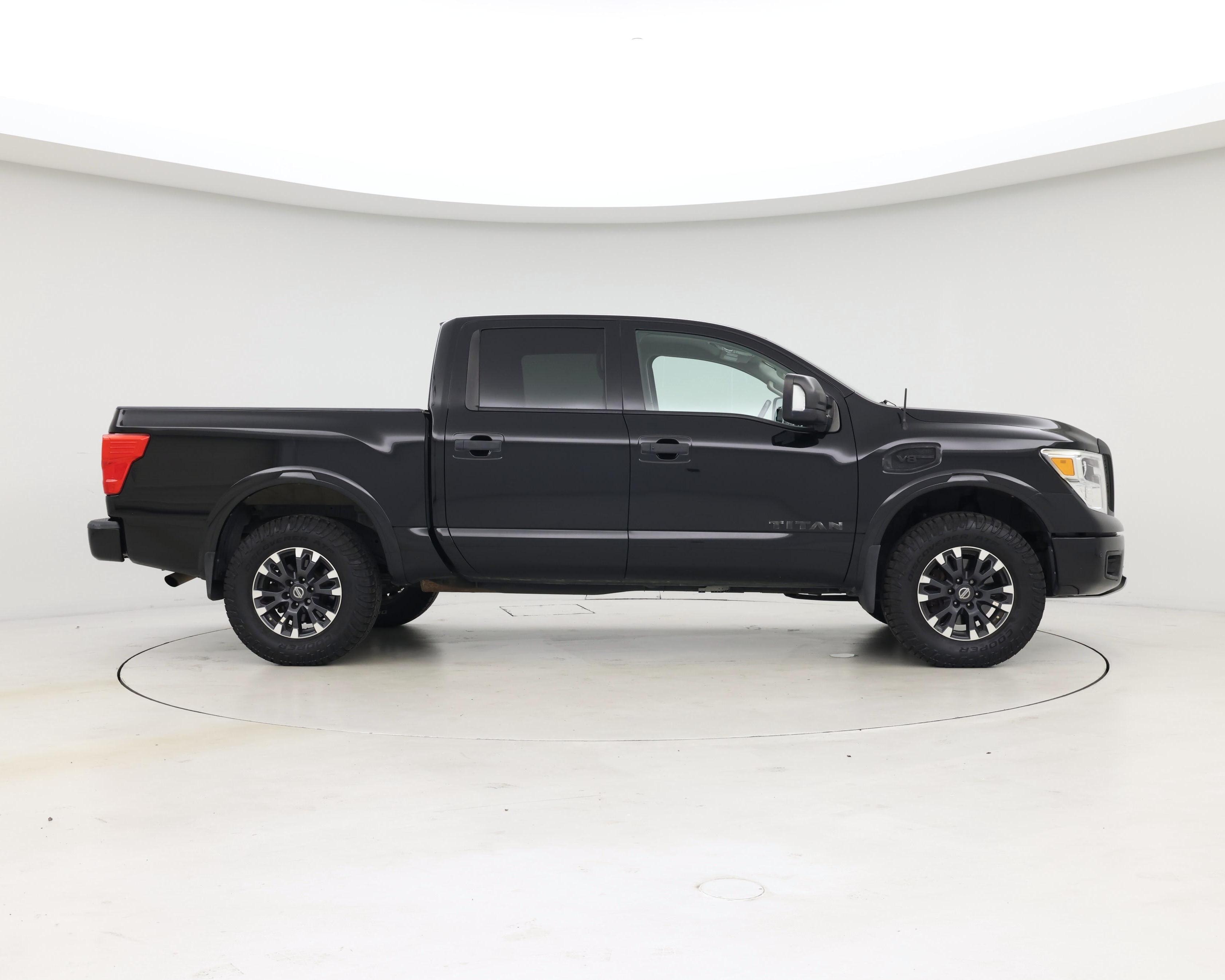 Thumbnail: 2017 Nissan Titan - 7