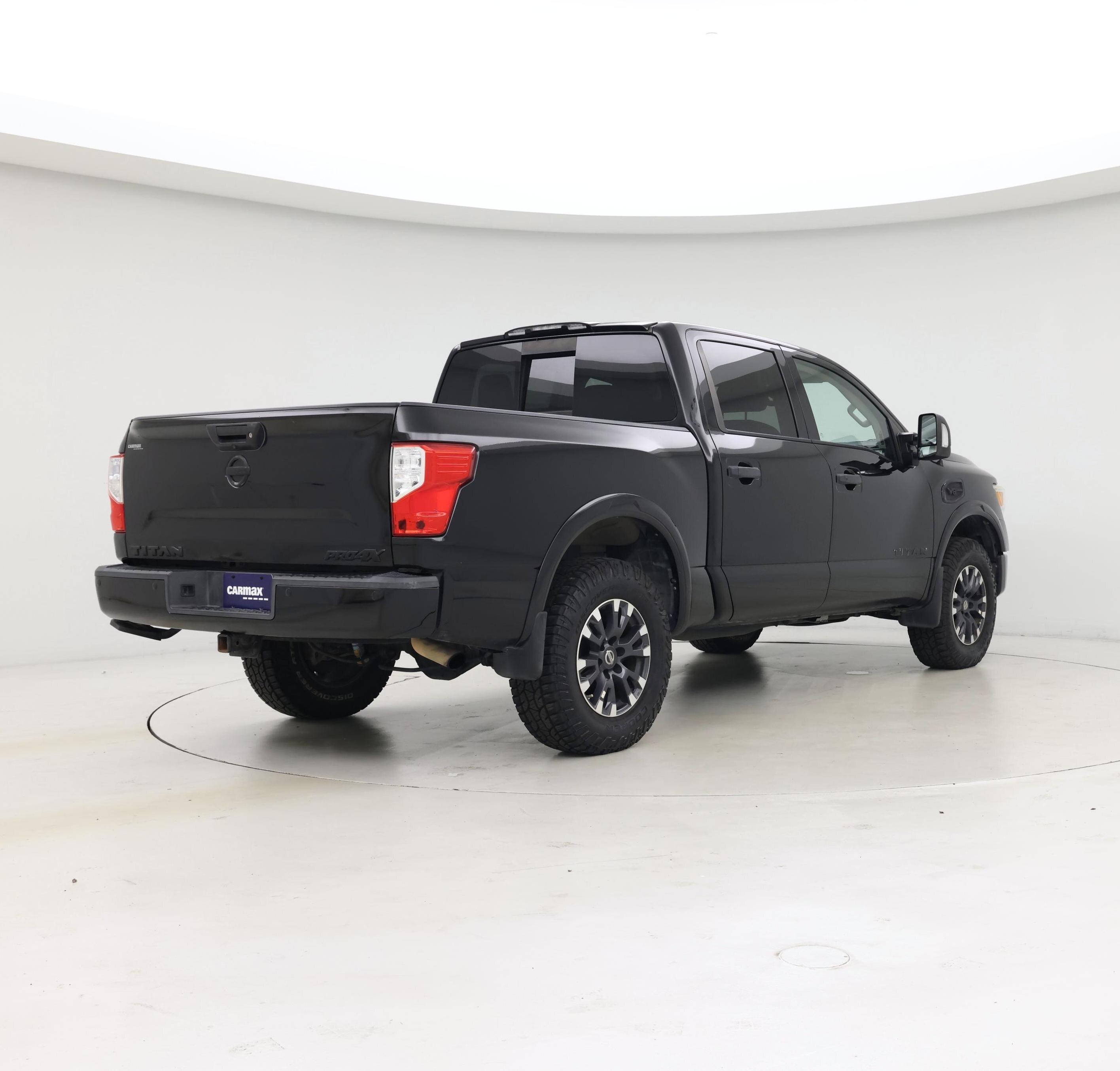 Thumbnail: 2017 Nissan Titan - 8