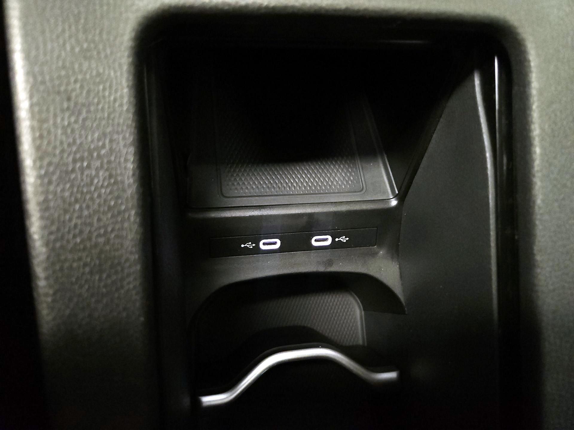 Thumbnail: 2021 Volkswagen ID.4 - 16