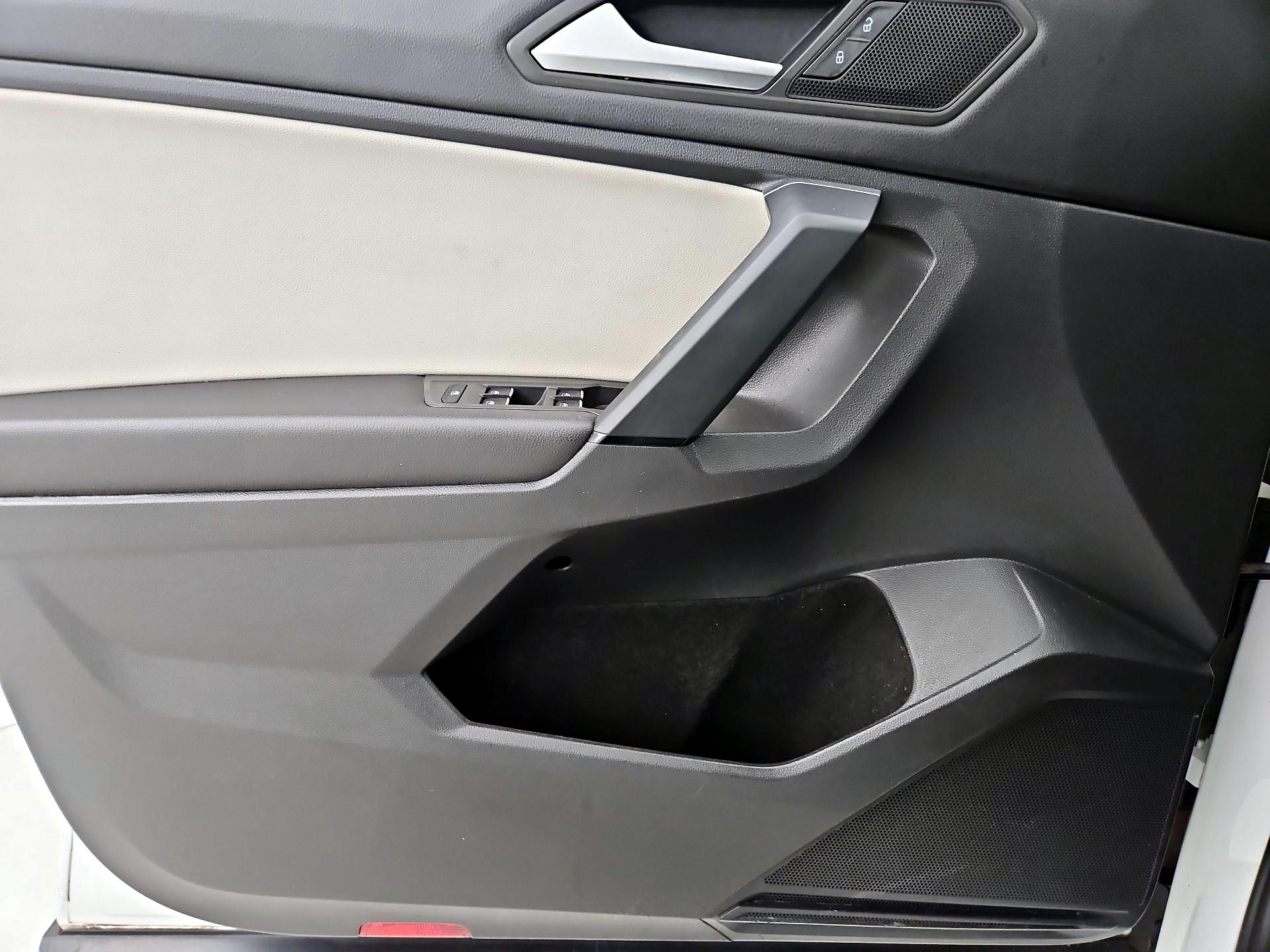 Thumbnail: 2019 Volkswagen Tiguan - 12