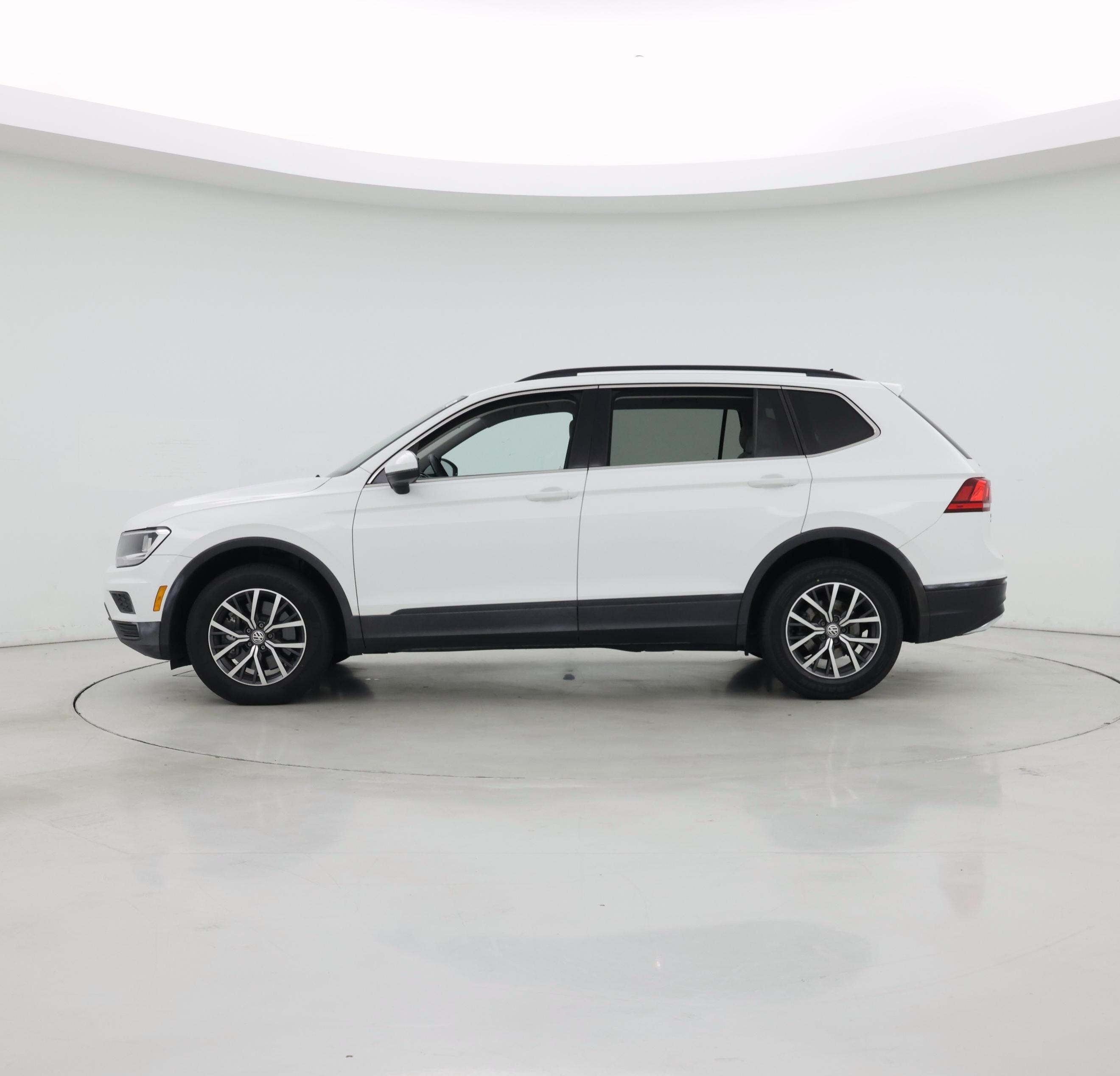 Thumbnail: 2019 Volkswagen Tiguan - 3