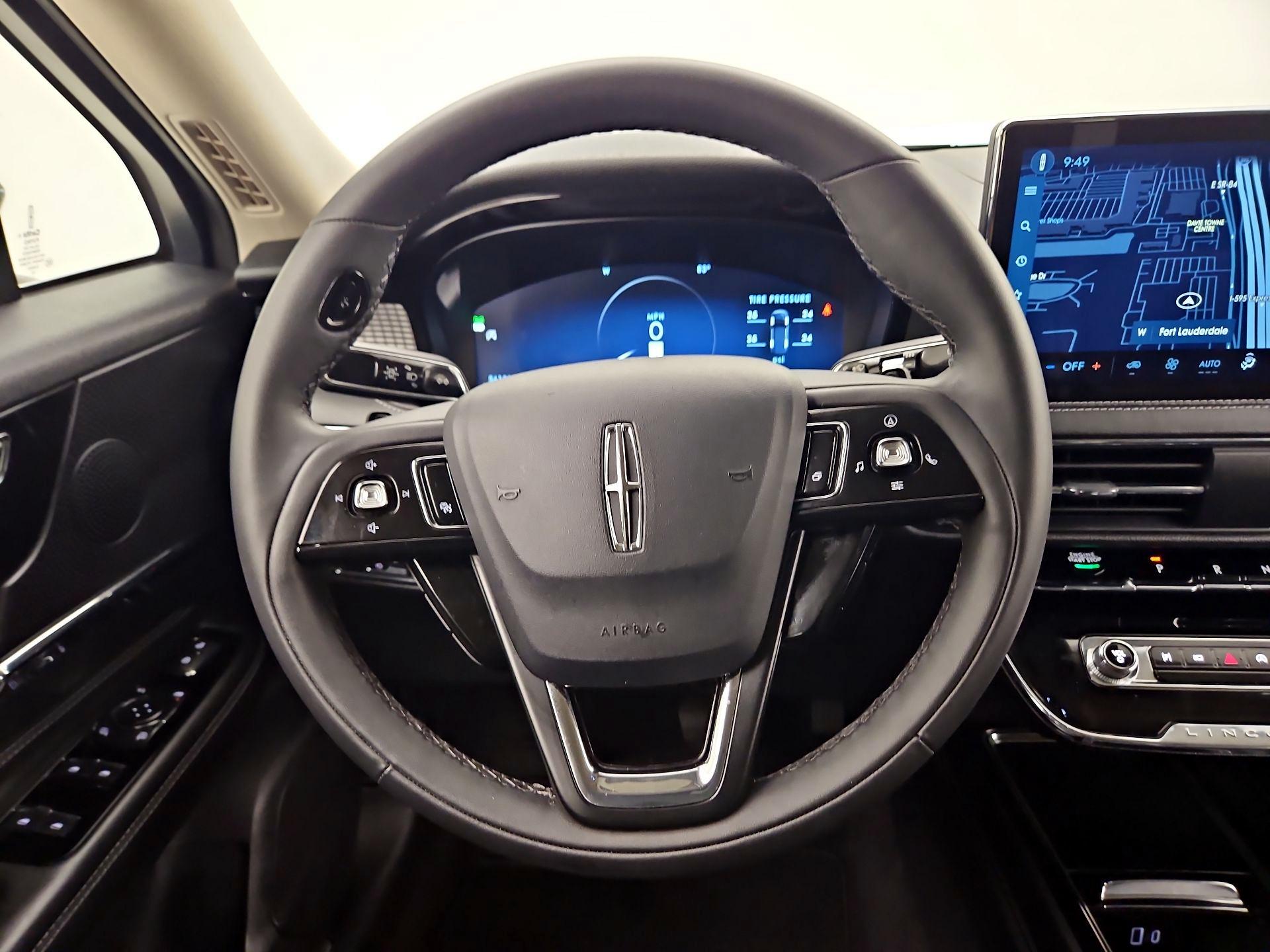 Thumbnail: 2023 Lincoln Corsair - 10