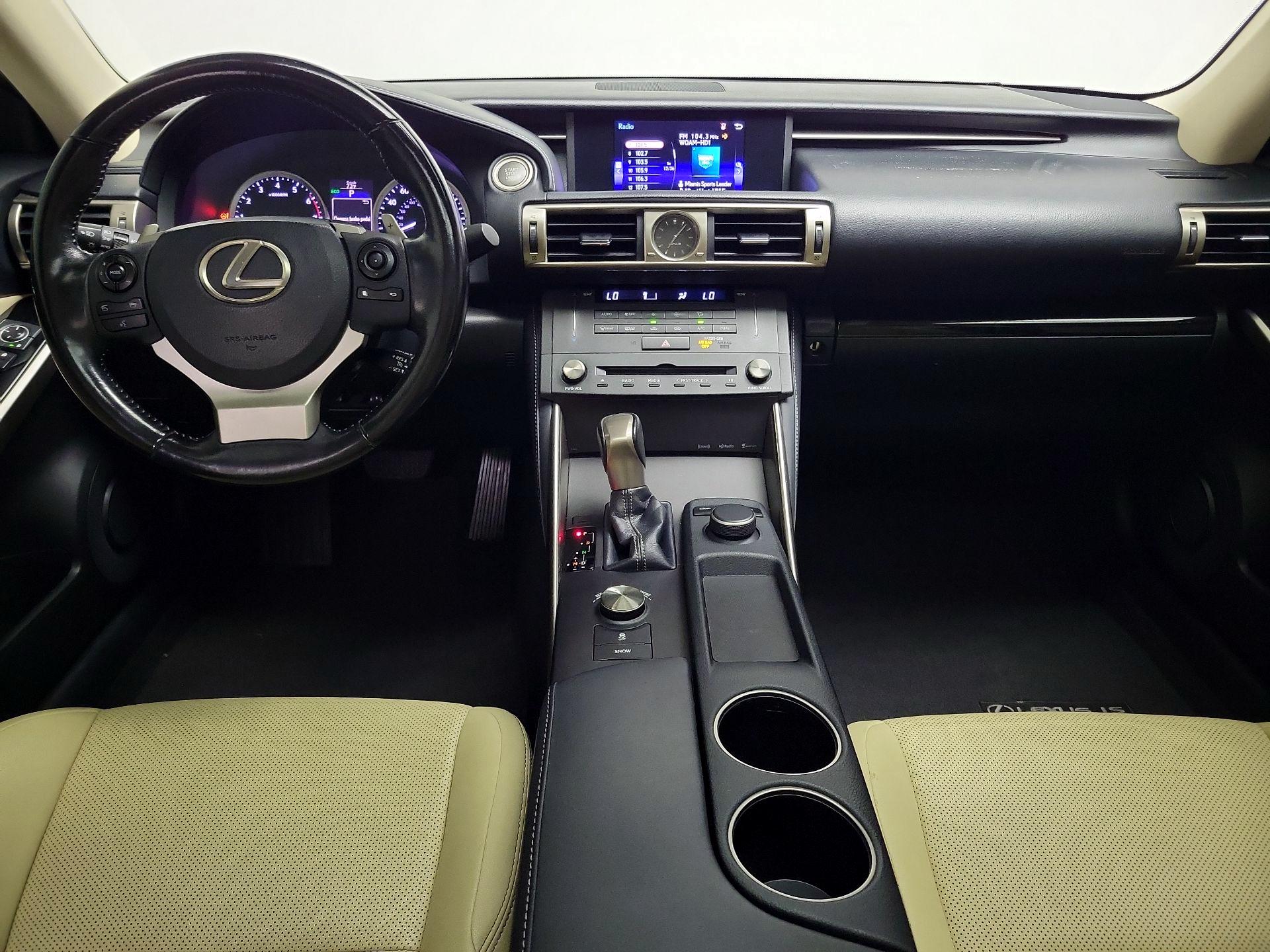Thumbnail: 2016 Lexus IS - 9