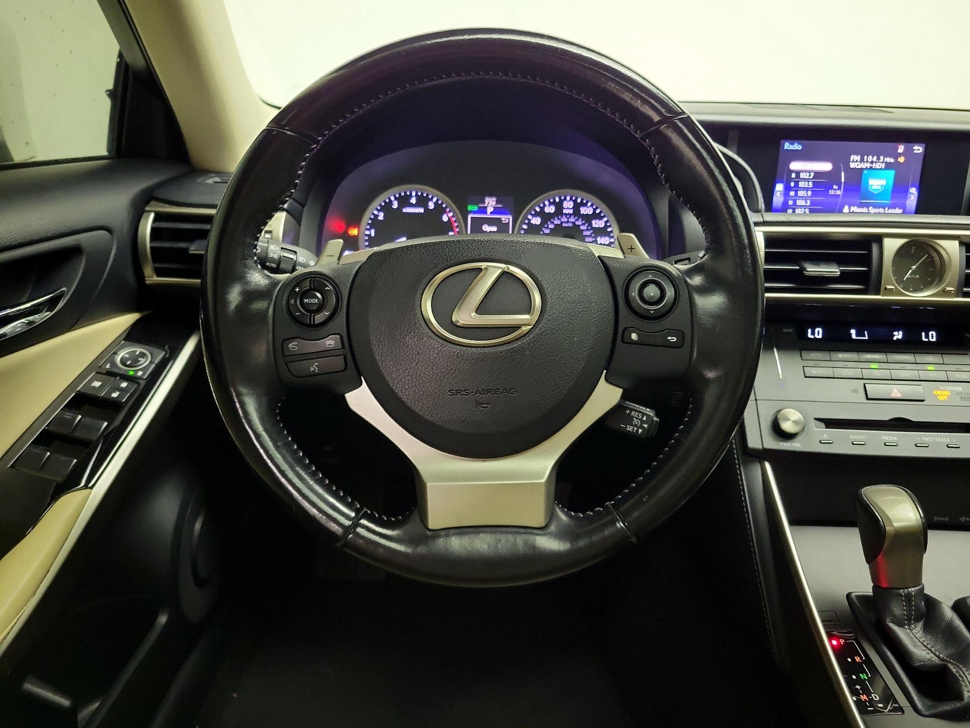 Thumbnail: 2016 Lexus IS - 10