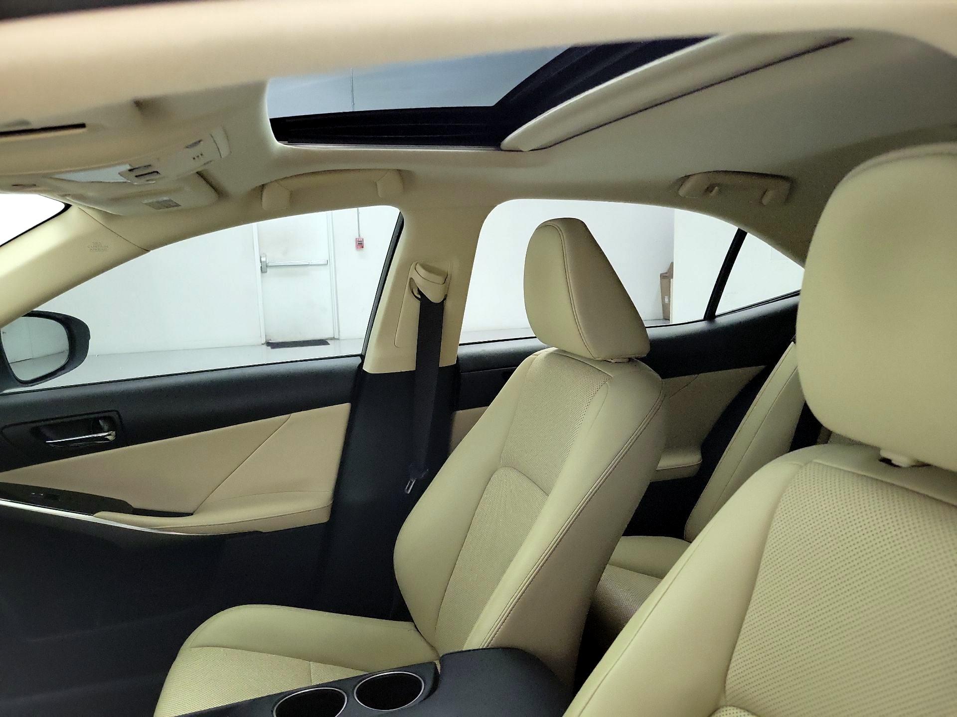 Thumbnail: 2016 Lexus IS - 20