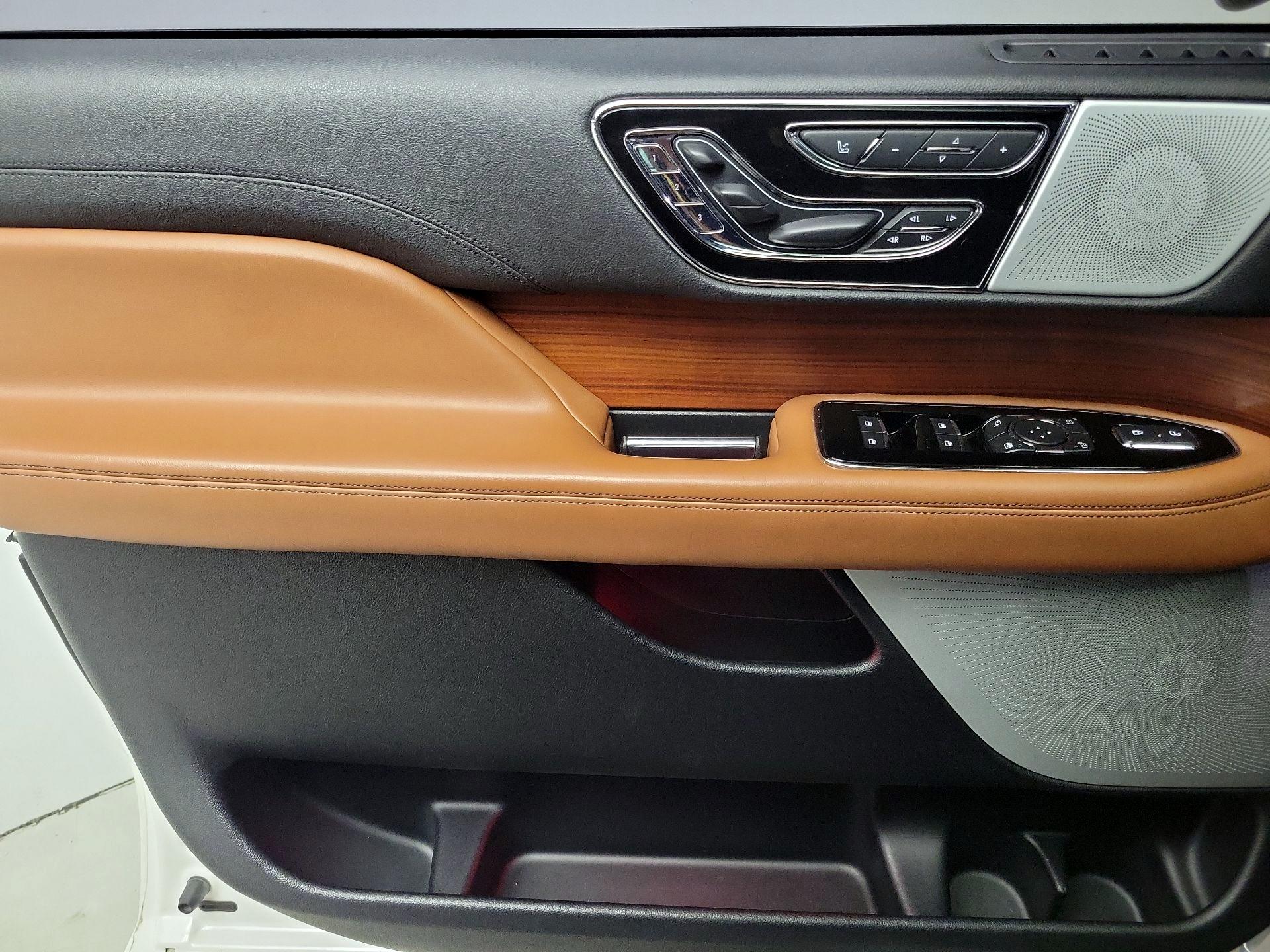 Thumbnail: 2019 Lincoln Navigator - 12