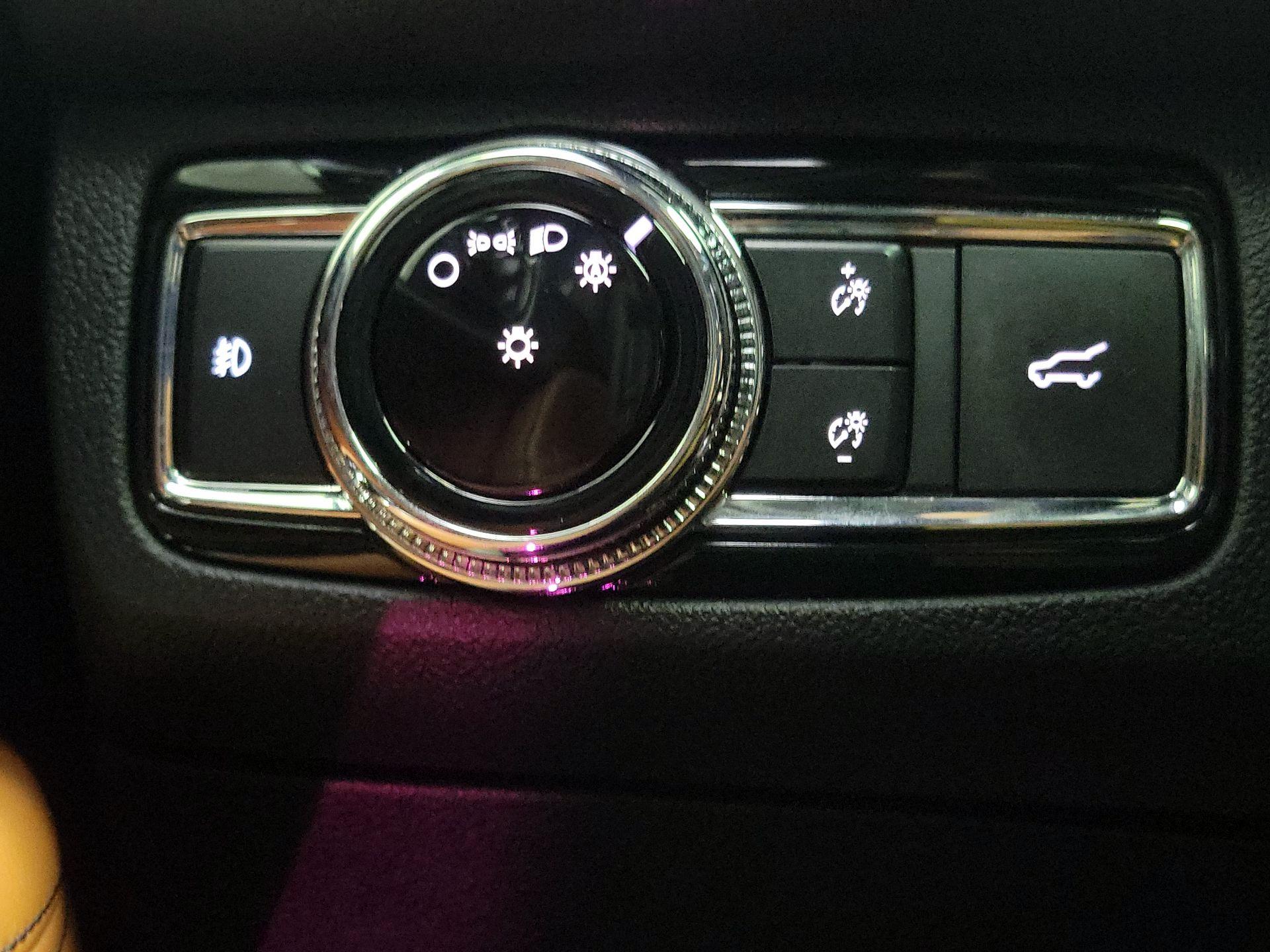 Thumbnail: 2019 Lincoln Navigator - 13