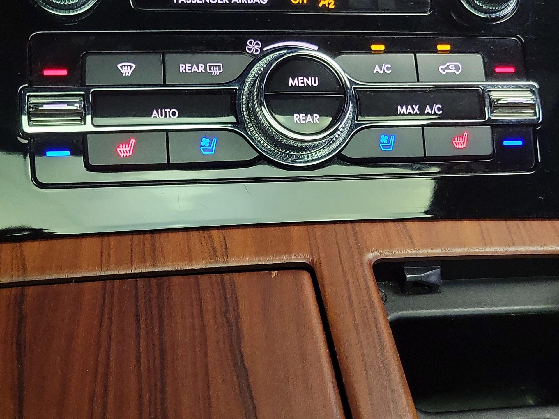 Thumbnail: 2019 Lincoln Navigator - 17