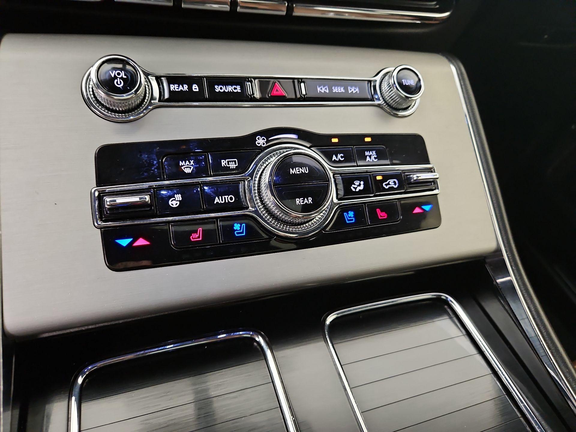 Thumbnail: 2023 Lincoln Aviator - 17