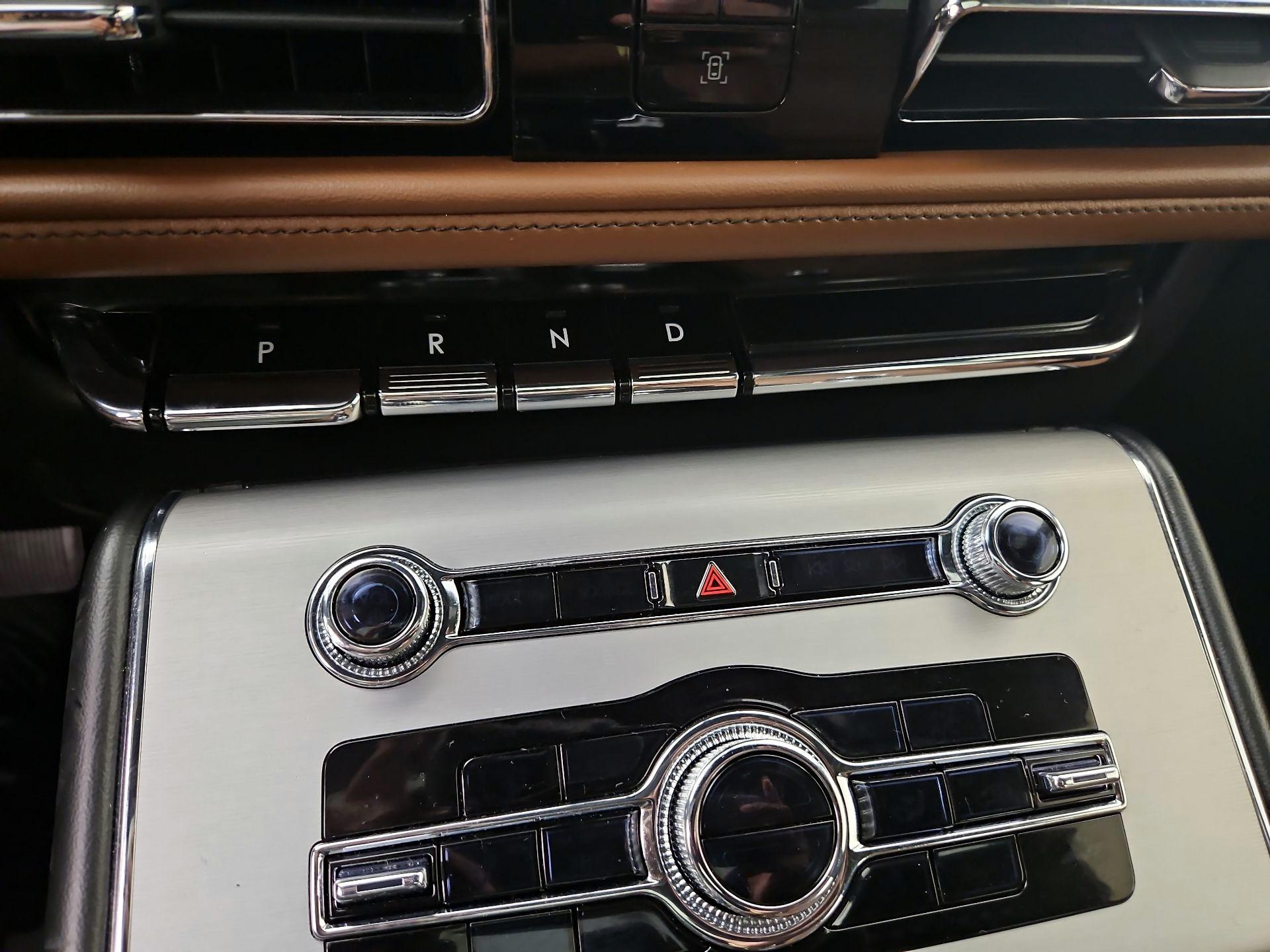 Thumbnail: 2023 Lincoln Aviator - 18
