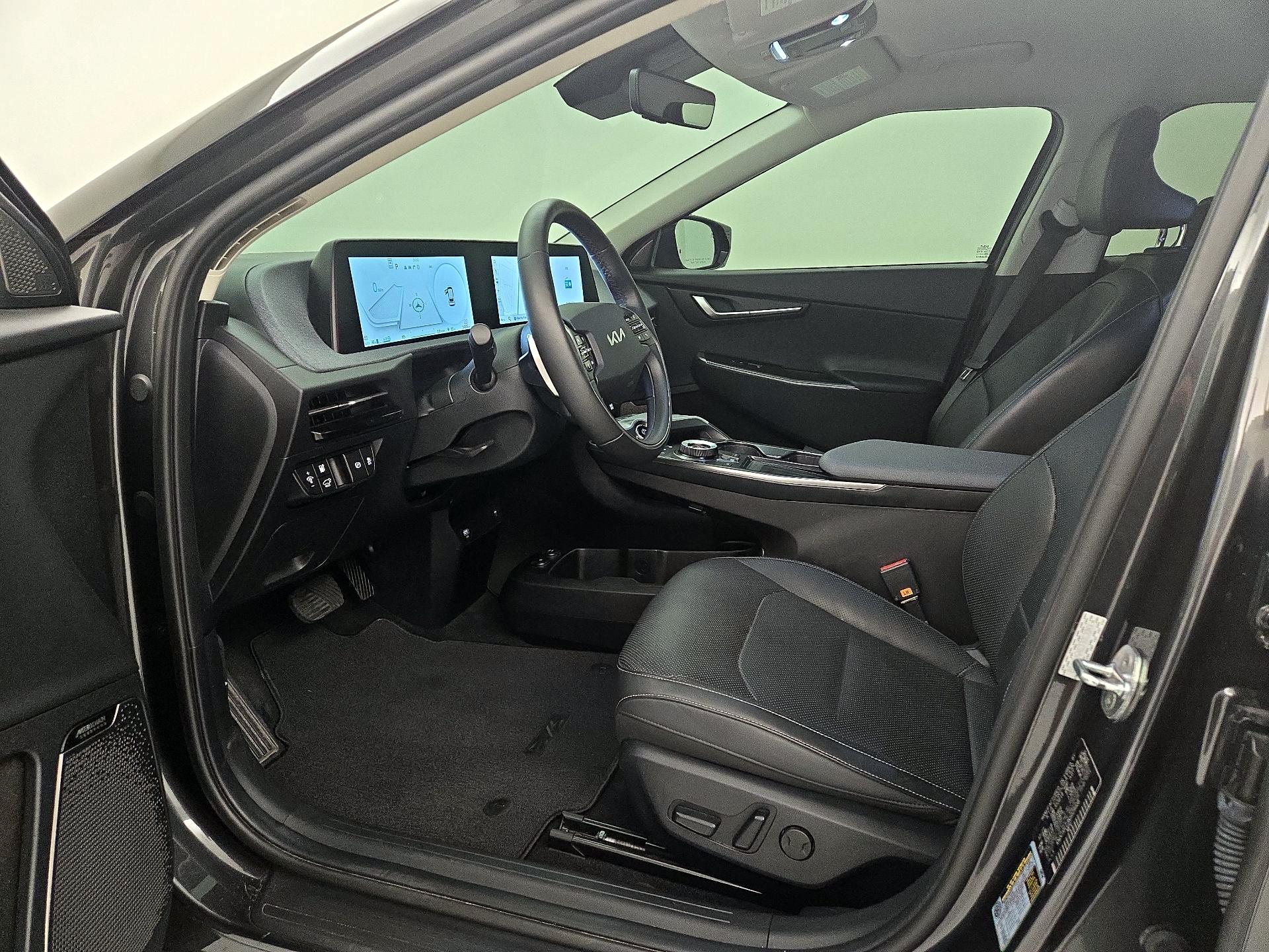 Thumbnail: 2022 Kia EV6 - 11