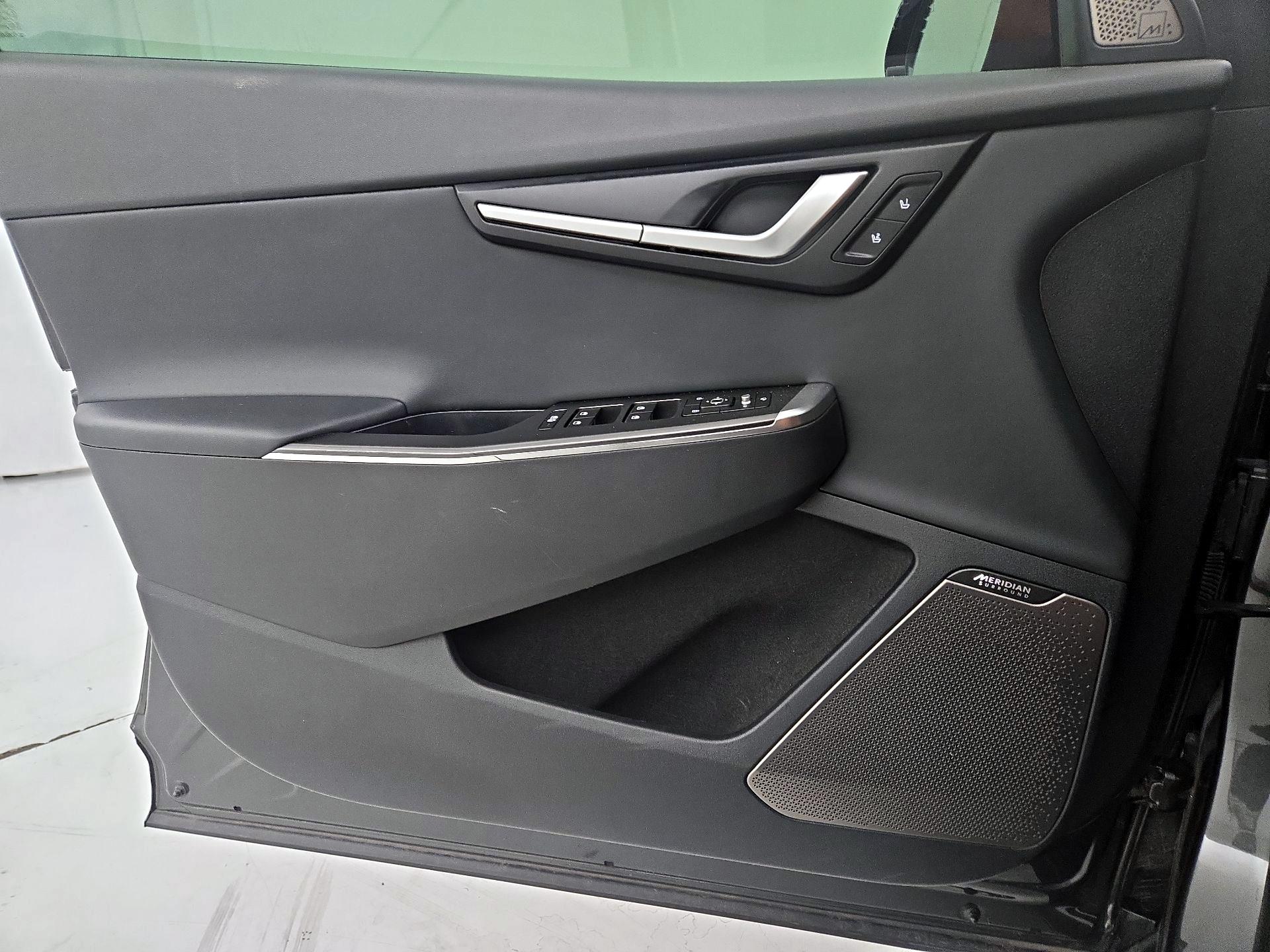Thumbnail: 2022 Kia EV6 - 12